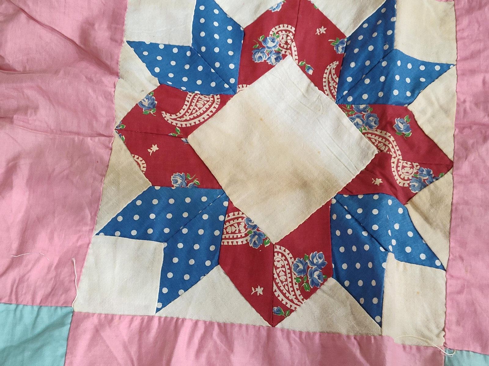 Mid-20th C. Hand-Pieced Star Pattern Quilt Top - 4