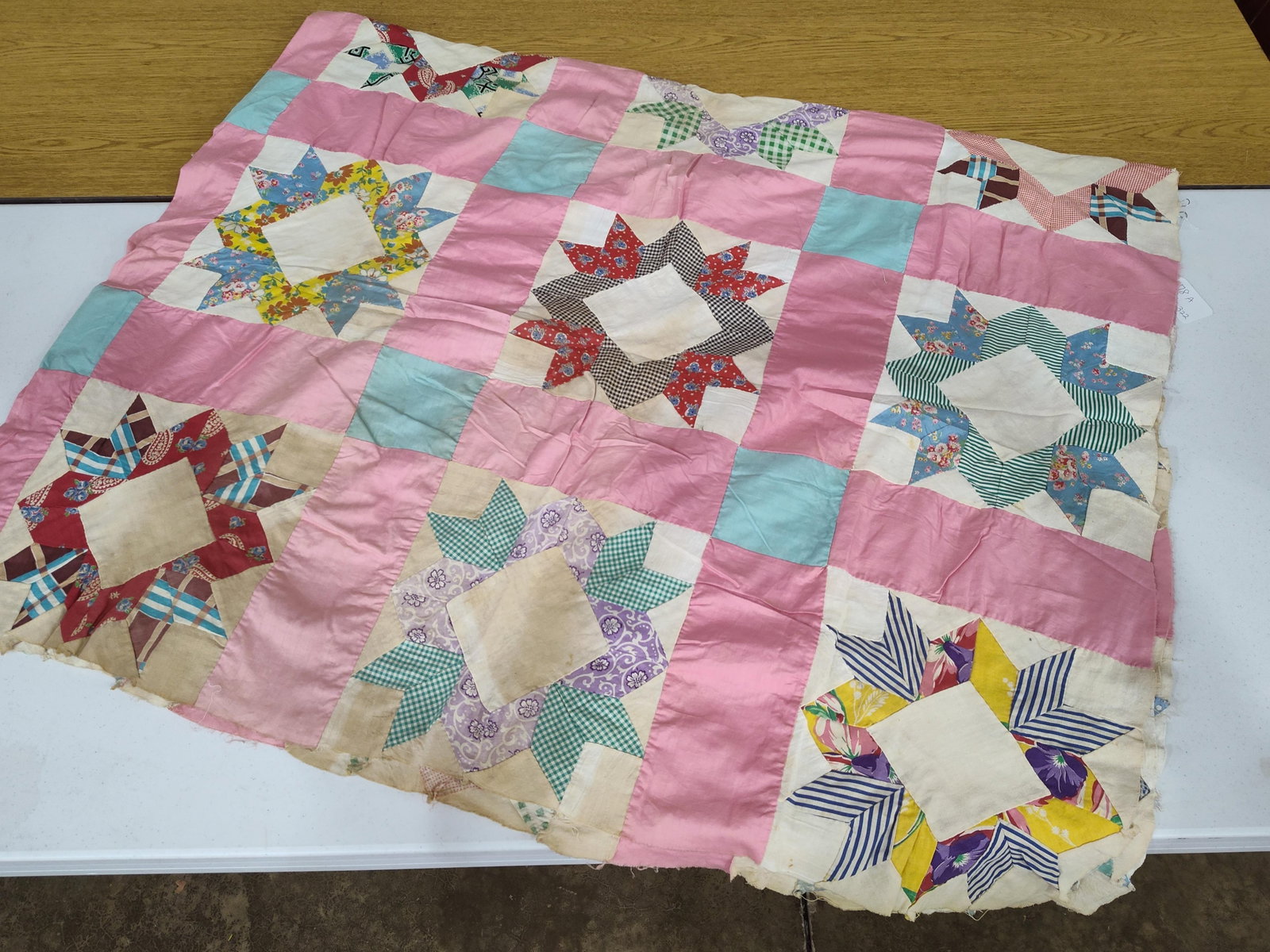 Mid-20th C. Hand-Pieced Star Pattern Quilt Top - 5