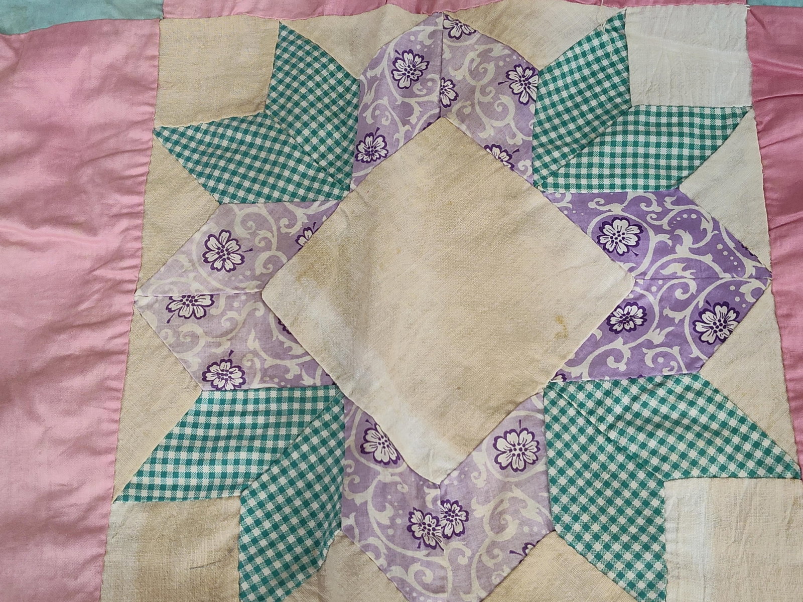 Mid-20th C. Hand-Pieced Star Pattern Quilt Top - 6
