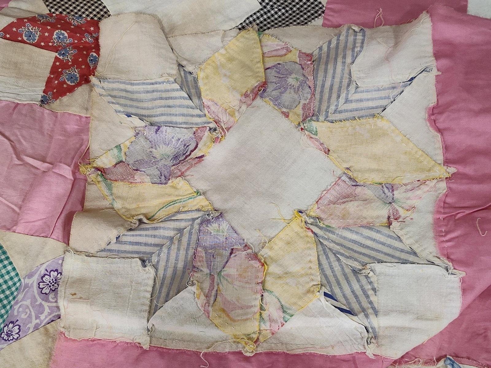 Mid-20th C. Hand-Pieced Star Pattern Quilt Top - 7