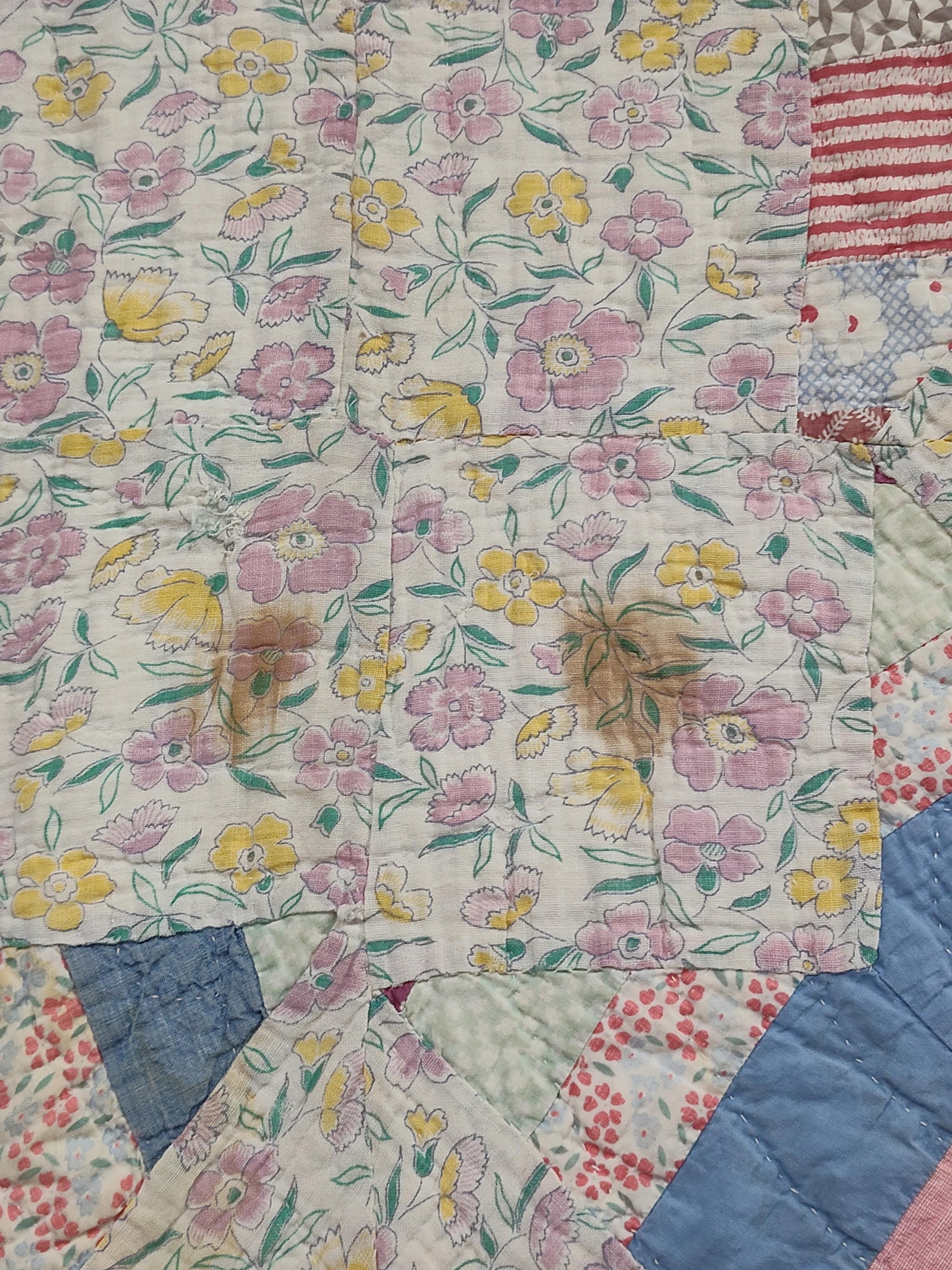 Hand-Quilted Spider Web Star Patchwork Quilt - 3