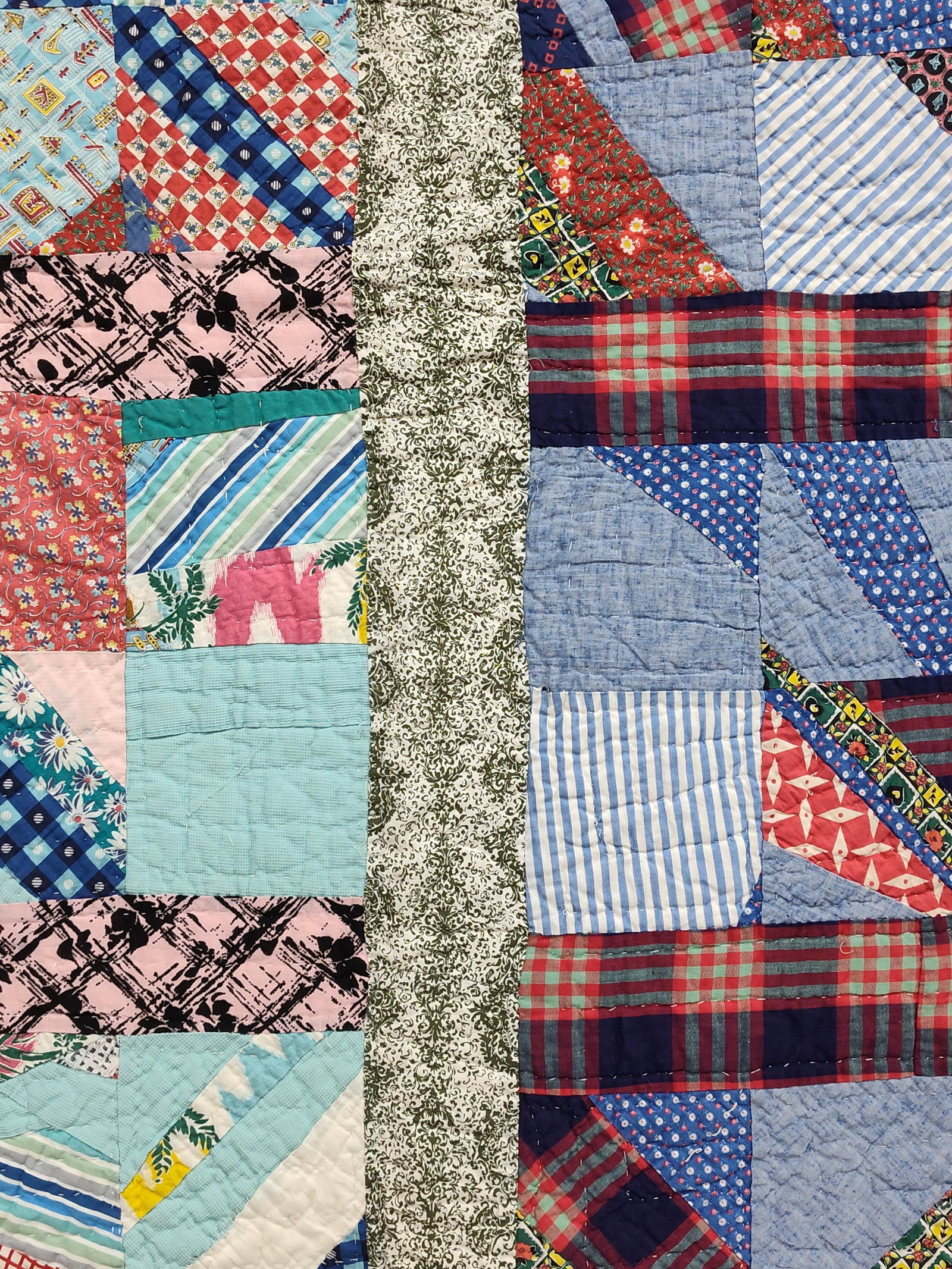 Mid-20th C. American Cotton String Patchwork Quilt: This is a vintage American patchwork quilt constructed in a string or scrap style, dating from approximately the mid-20th century. The quilt top is pieced from a diverse array of cotton and cotton-ble