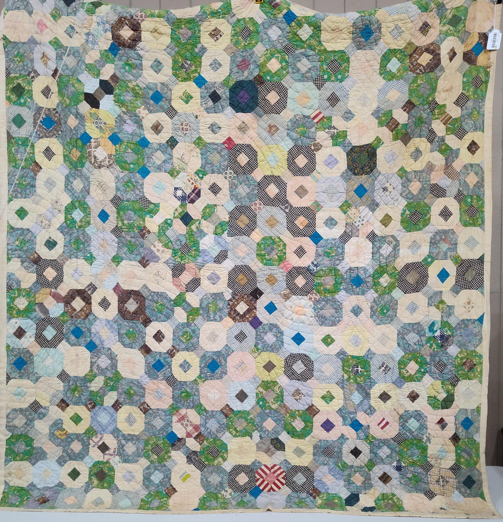 Antique American Octagonal Pattern Scrap Quilt - 2