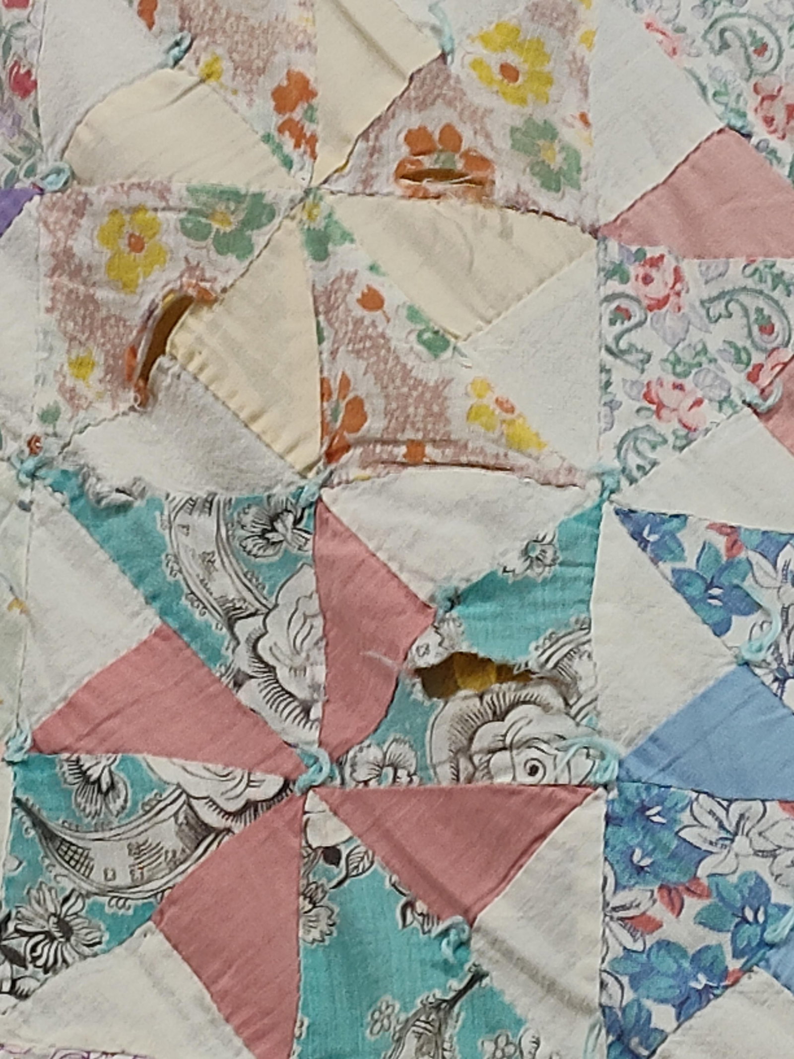 American Patchwork Pinwheel Quilt, mid-20th C - 4