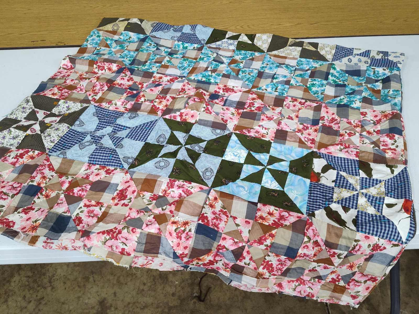 Cotton Patchwork Pinwheel Pattern Quilt Top - 2
