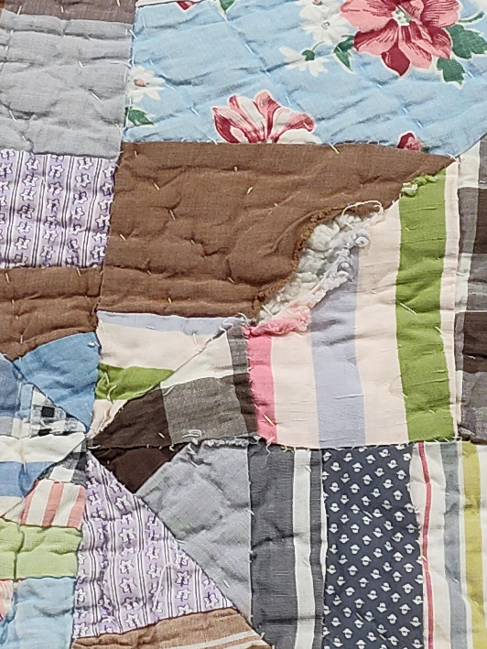 Hand-Quilted Patchwork Scrap String Pattern Quilt - 3