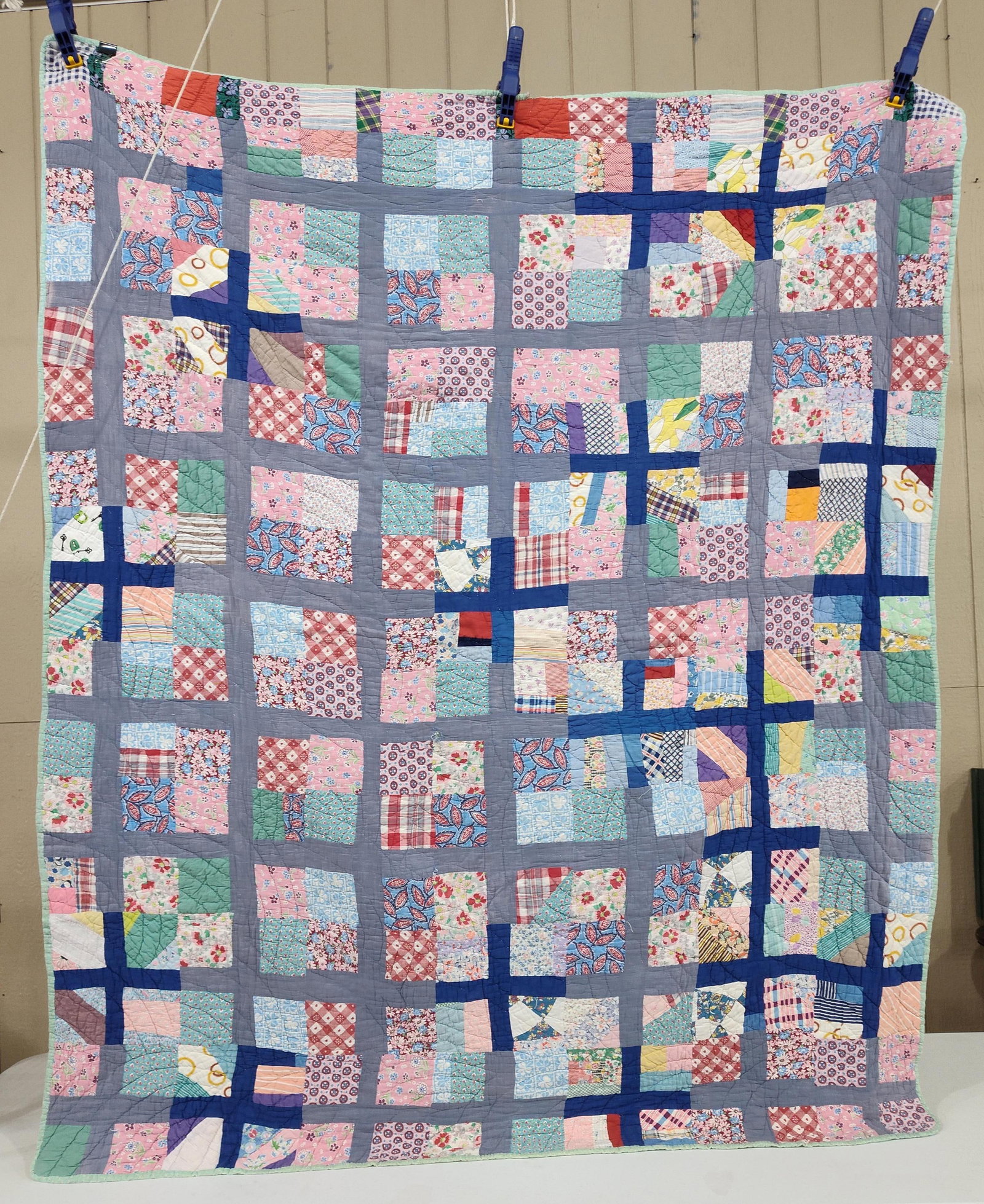 Mid-20th C. American Hand-Quilted Patchwork Quilt - 2