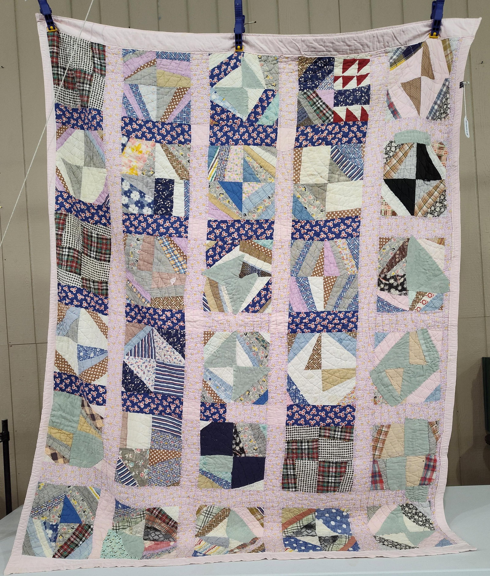 Mid-20th C. American Hand-Quilted Patchwork Quilt - 2