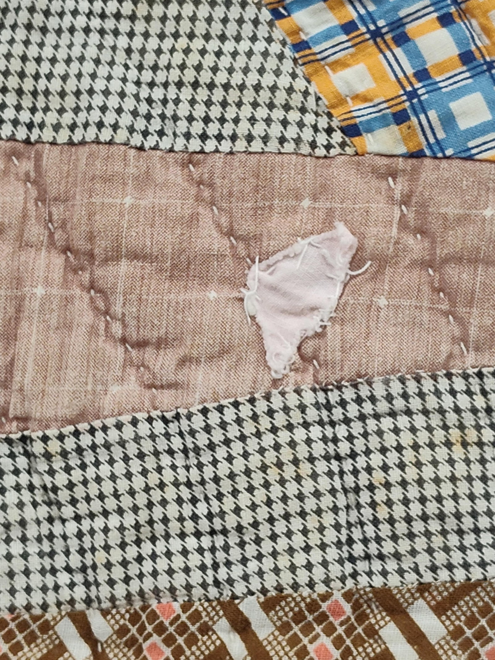 Mid-20th C. American Hand-Quilted Patchwork Quilt - 3