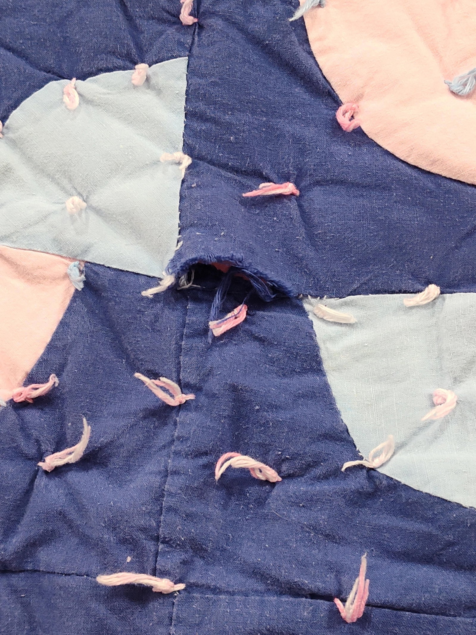 20th C. Drunkard's Path Variation Patchwork Quilt - 3