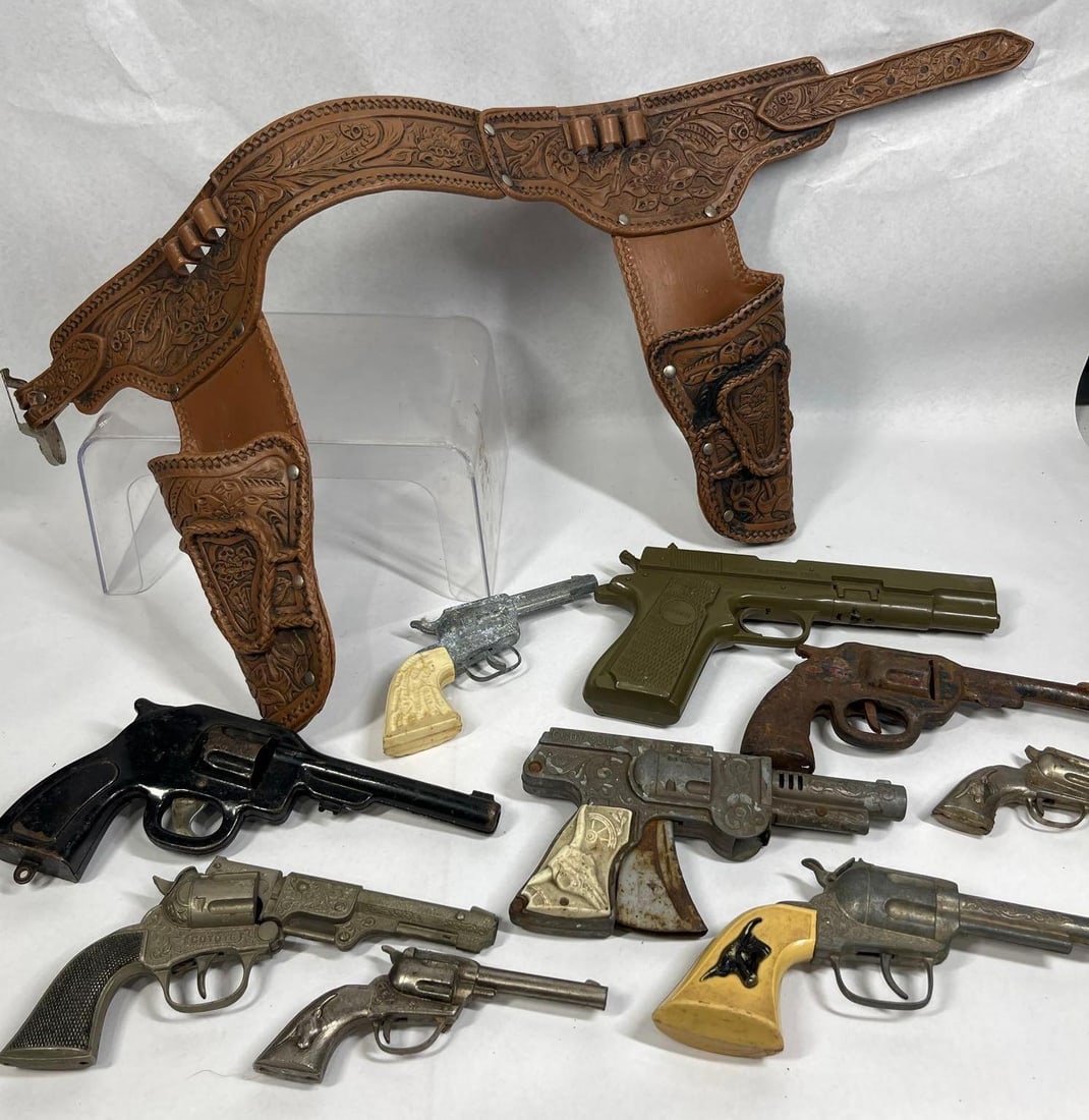 Hubley, Emenee & Cody Colt Cap Guns & (1 of 7)