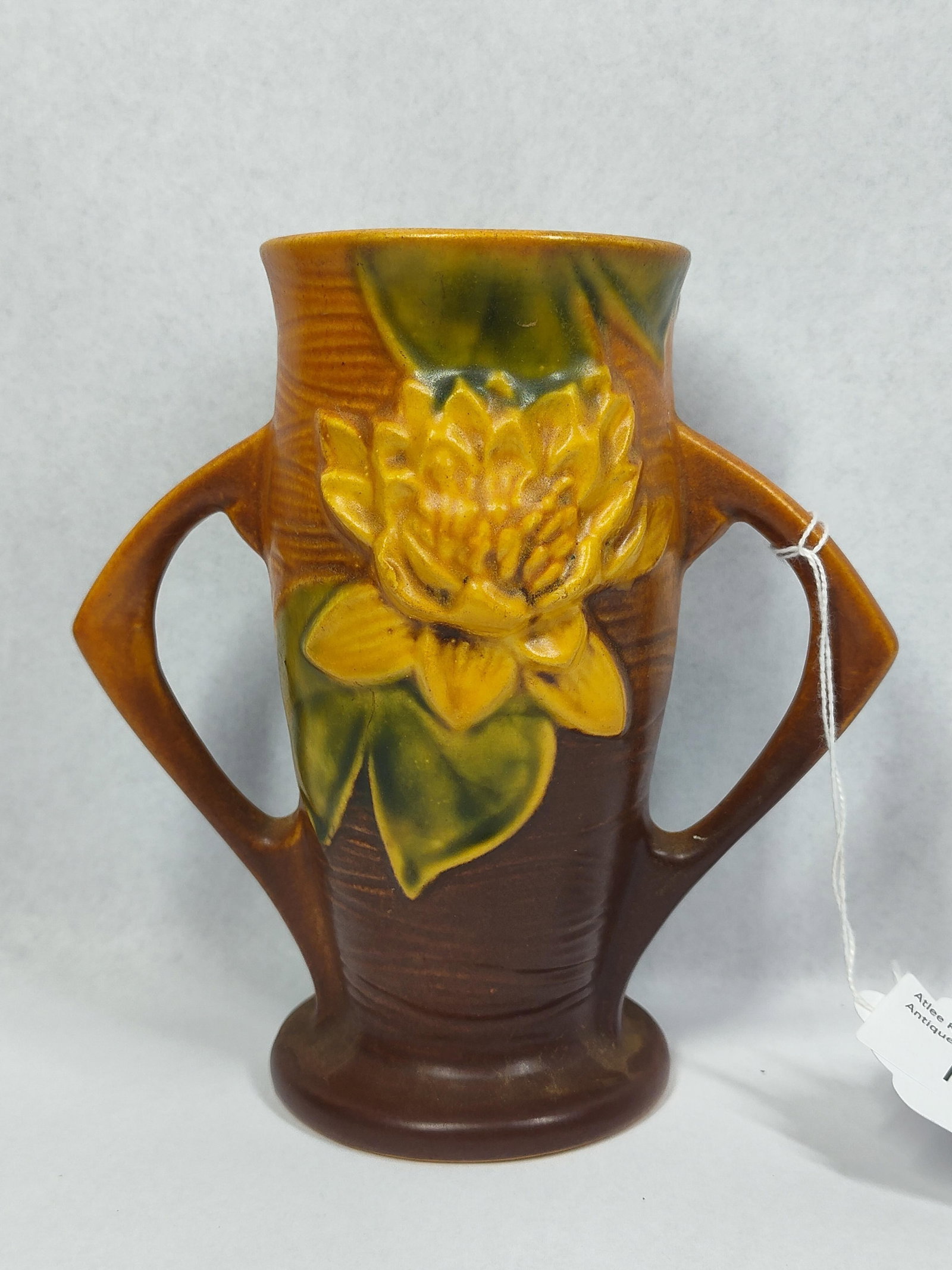 Roseville Pottery Water Lily Vase 72-6: 6in tall A Roseville Pottery earthenware vase in the Water Lily pattern, first introduced in 1943. This two-handled vessel, designated as shape number 72-6, features a horizontally ribbed body with a 