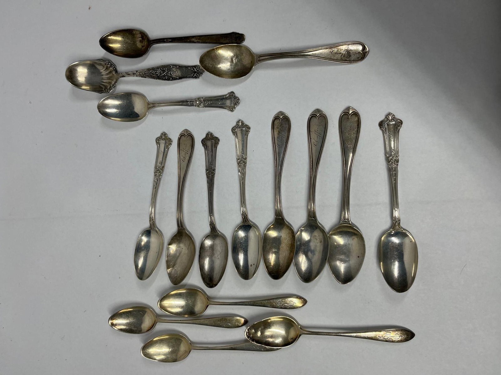 17 Str. & Silver-Plated Spoons, Various: This collection consists of 17 assorted spoons, including both sterling silver and silver-plated examples in various American late 19th and early 20th-century patterns. Several pieces are confirmed as