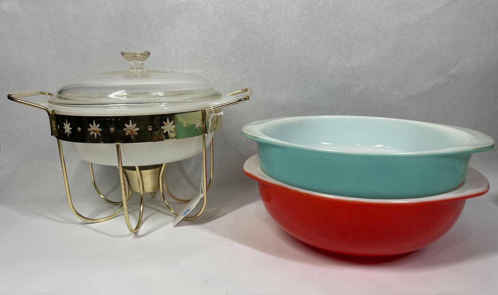 Pyrex Harvest Wheat Casserole & Stand: This lot consists of three vintage milk glass kitchenware items manufactured by Pyrex (Corning Glass Works). The first piece is a round white milk glass casserole dish featuring the Harvest Wheat patt