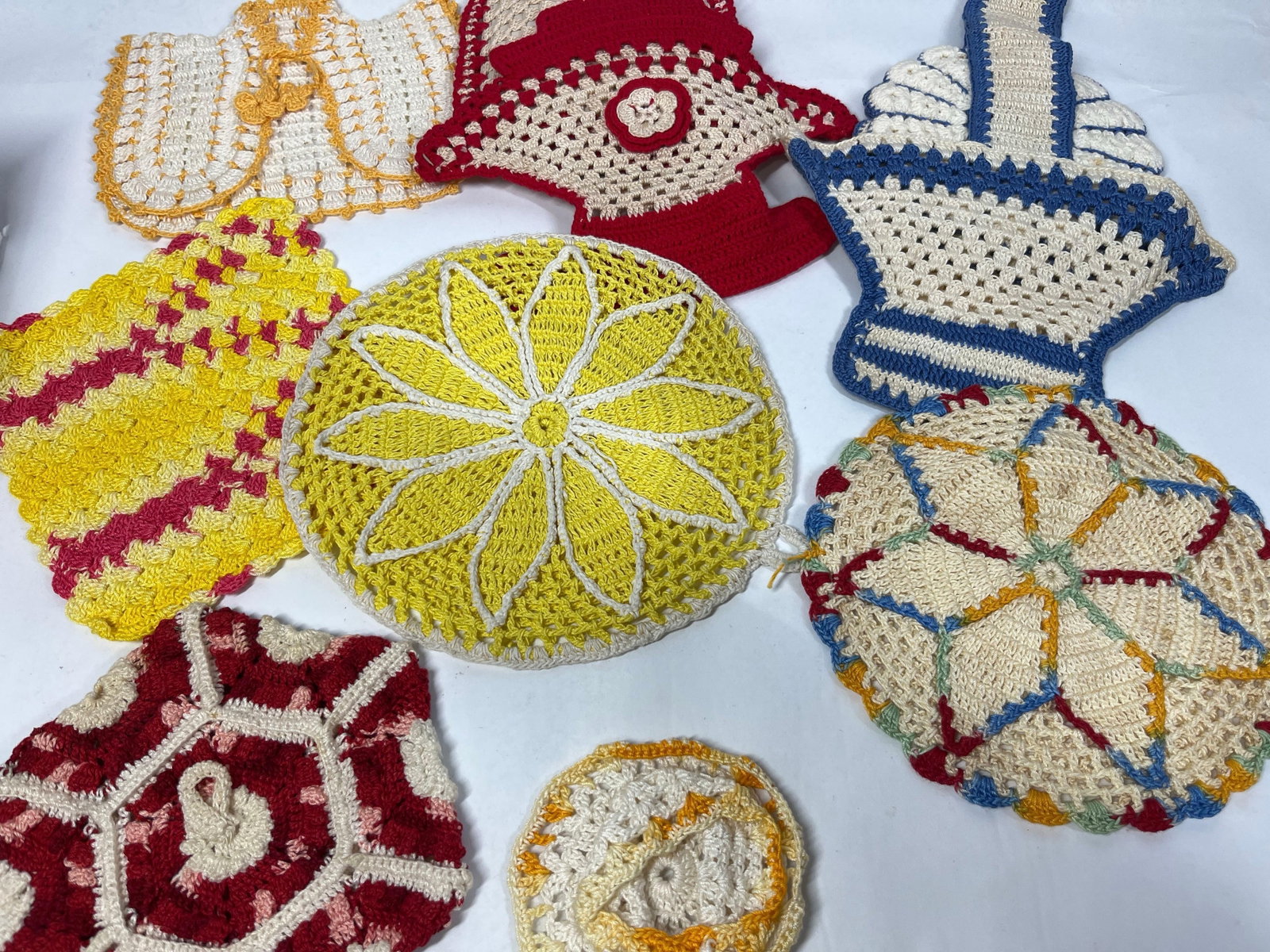 Crocheted Potholders & Kitchen Mats (1 of 5)