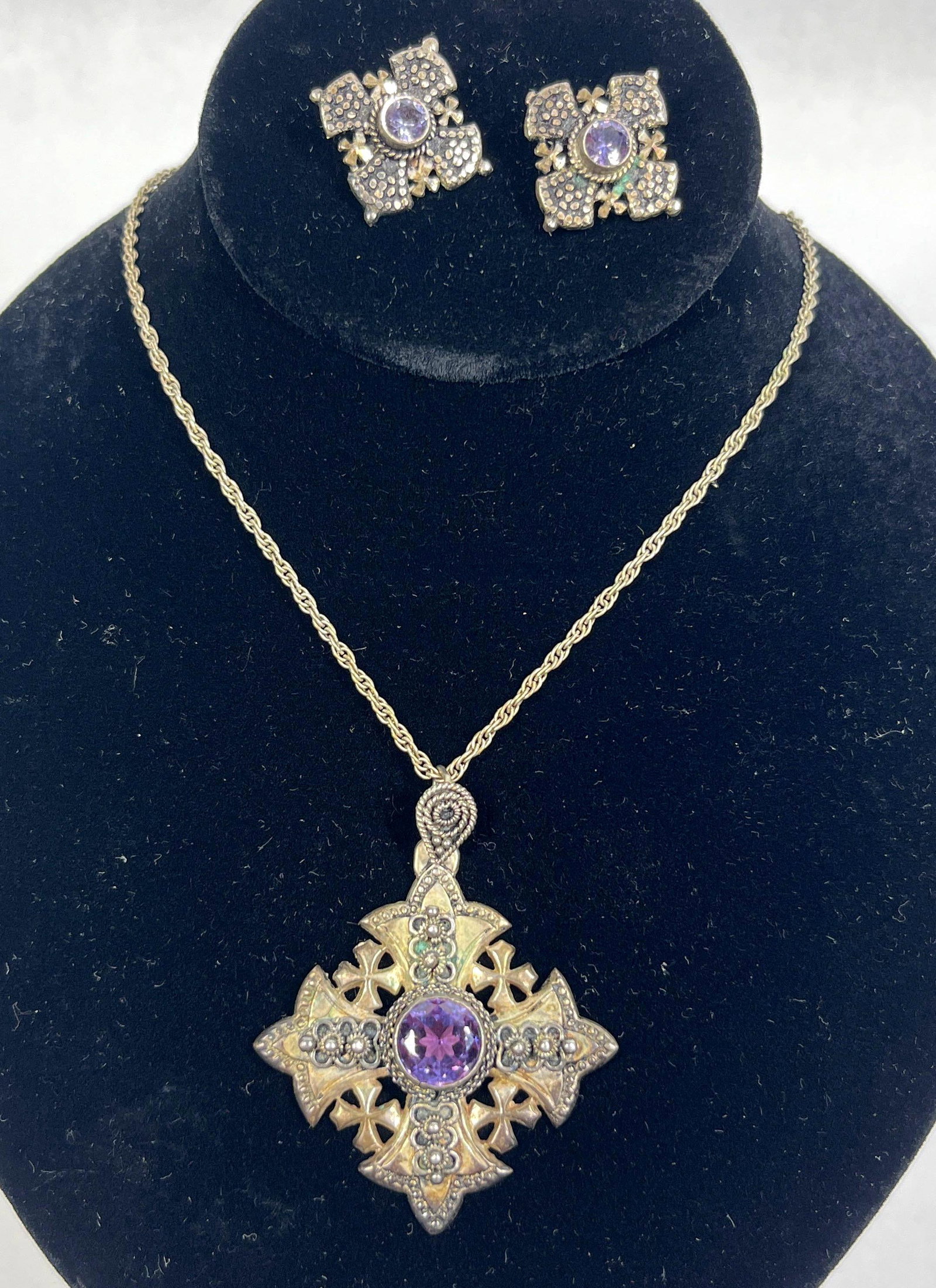 Jerusalem 950 Silver Purple Gem Set: A two-piece vintage jewelry set of Holy Land origin, consisting of a pendant necklace and a matching pair of clip-on earrings. The set is constructed from high-grade silver and centers faceted purple 