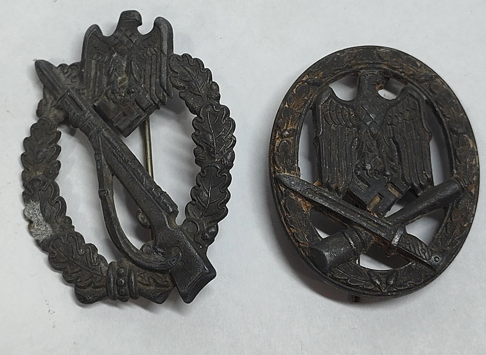 A Pair of German World War II Combat Award Badges Including Infantry Assault Badge and General (1 of 5)