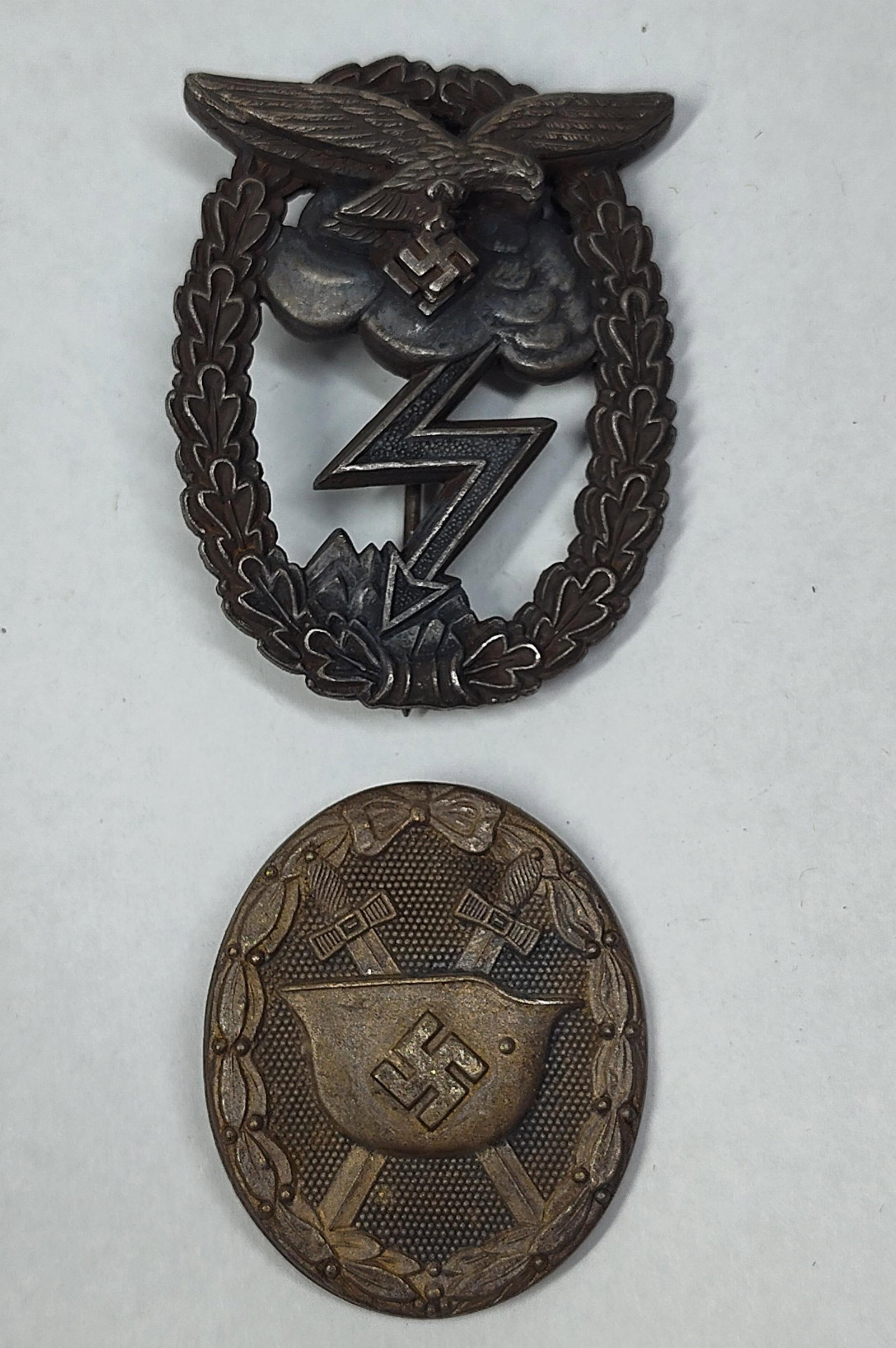 Two WWII German Combat Awards: Luftwaffe Ground Assault Badge and 1939 Wound Badge in Black (1 of 7)