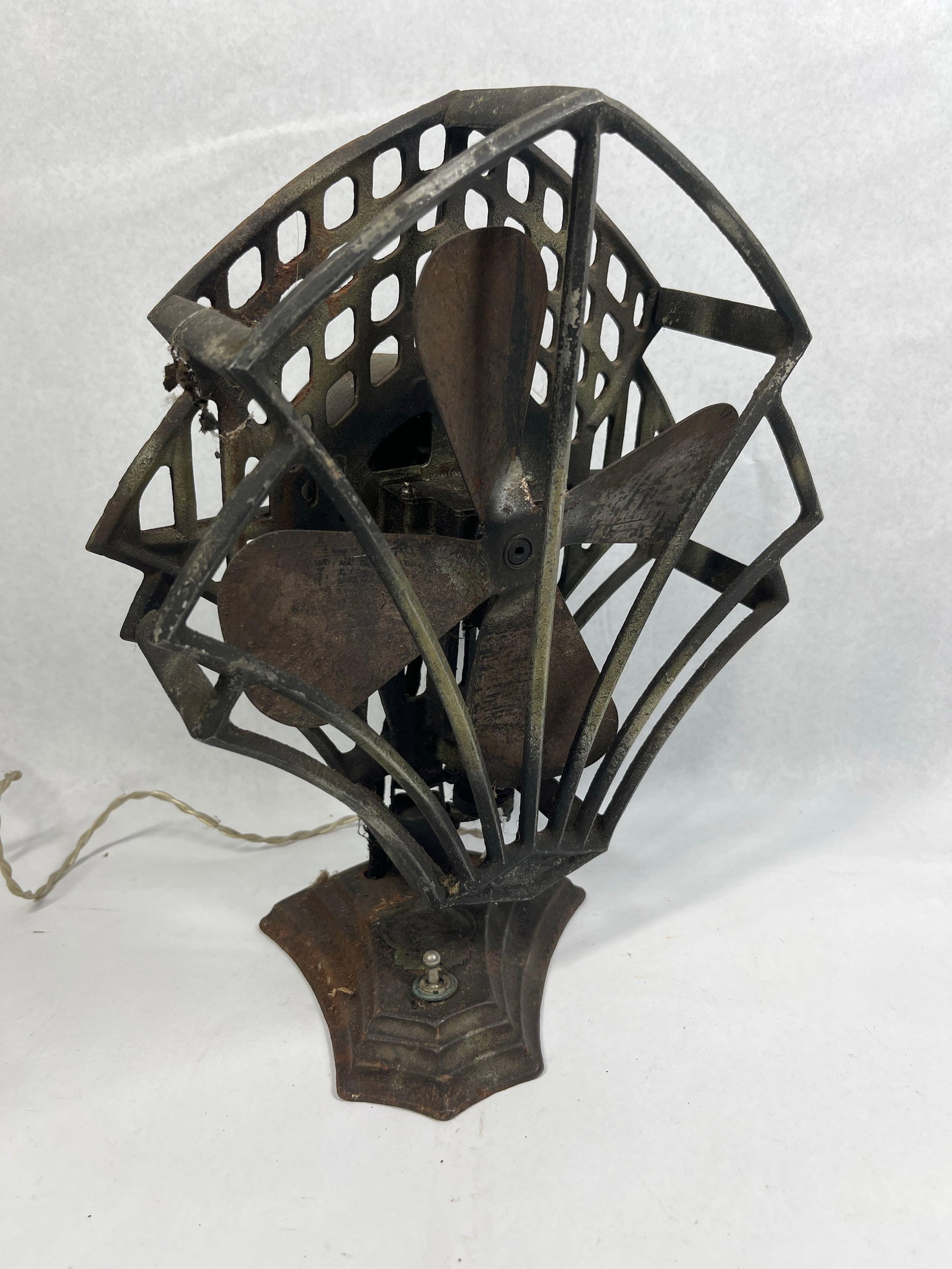 Signal Electric Art Deco Clamshell Fan (1 of 7)