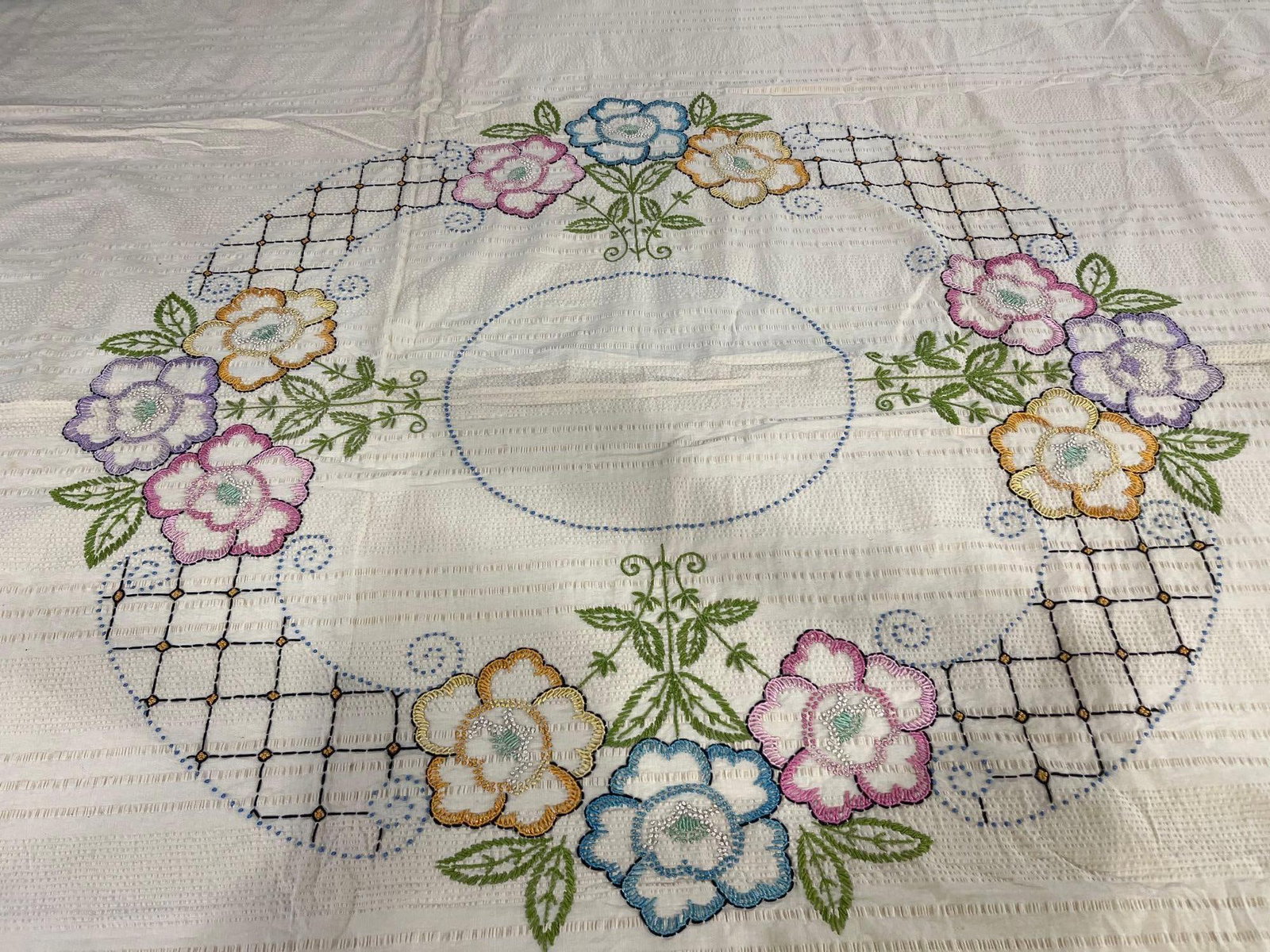 Embroidered Floral Bedspread w/ (1 of 5)