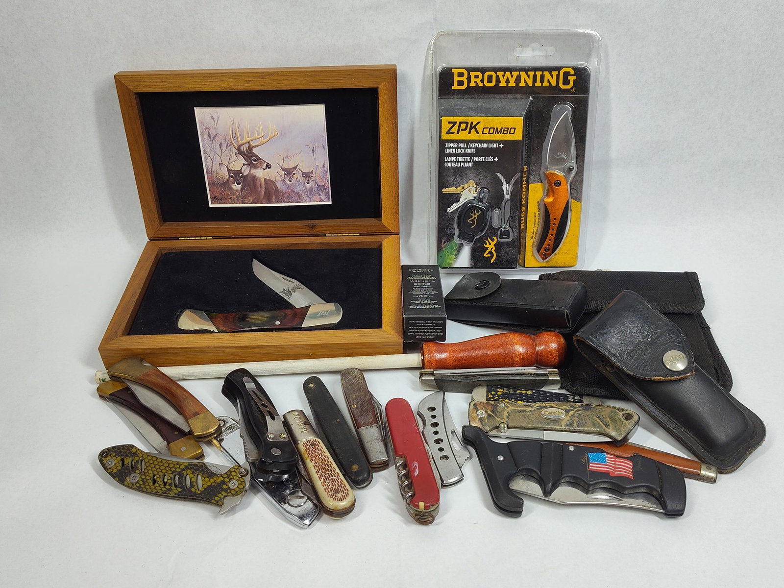Bear MGC Wildlife & Browning ZPK Knives (1 of 7)