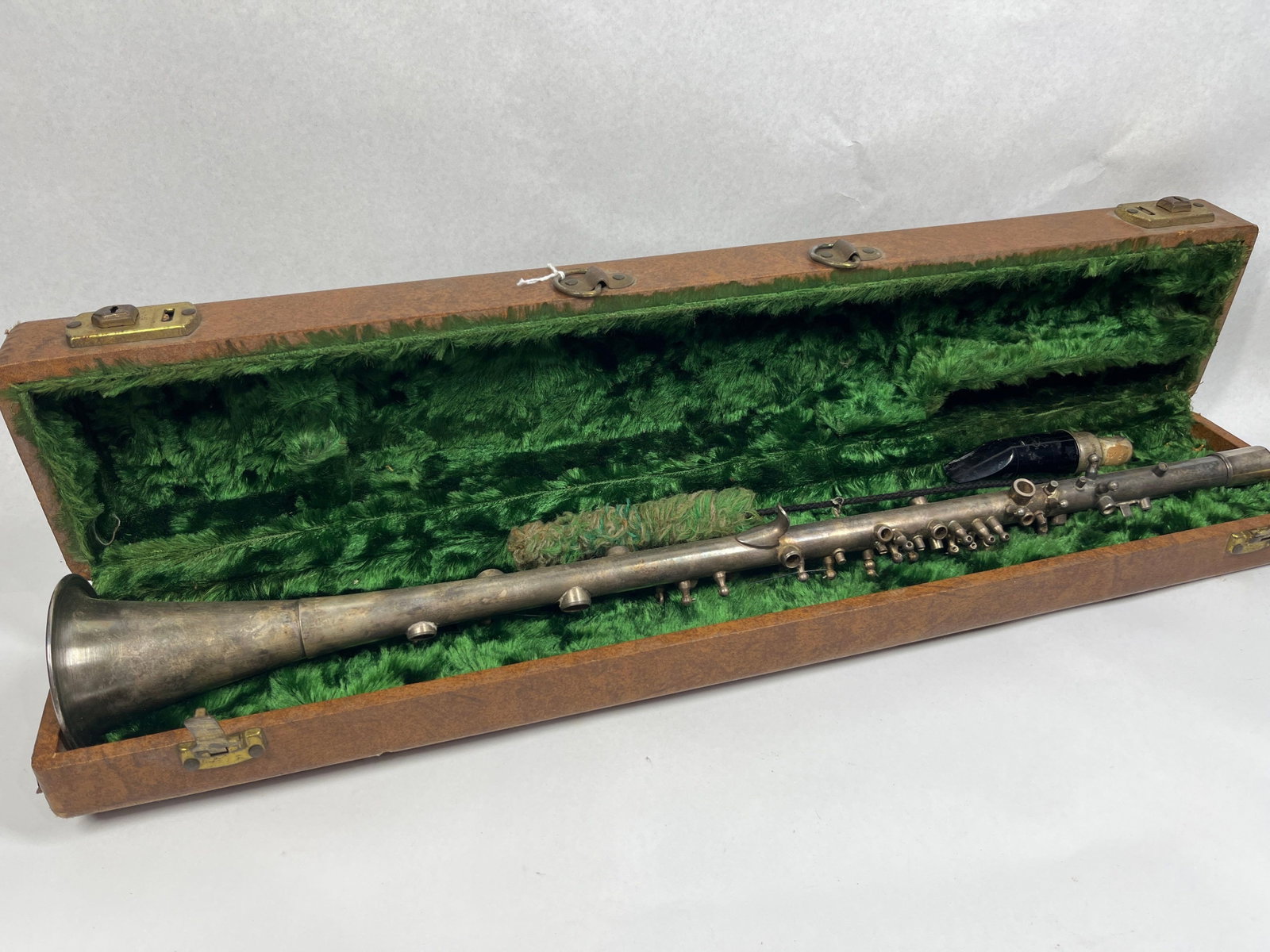 Pedler Co Metal Clarinet Parts/Case: This is a vintage metal clarinet manufactured by The Pedler Company in Elkhart, Indiana. The instrument is constructed of a metal body and detachable bell, likely silver-plated nickel silver or