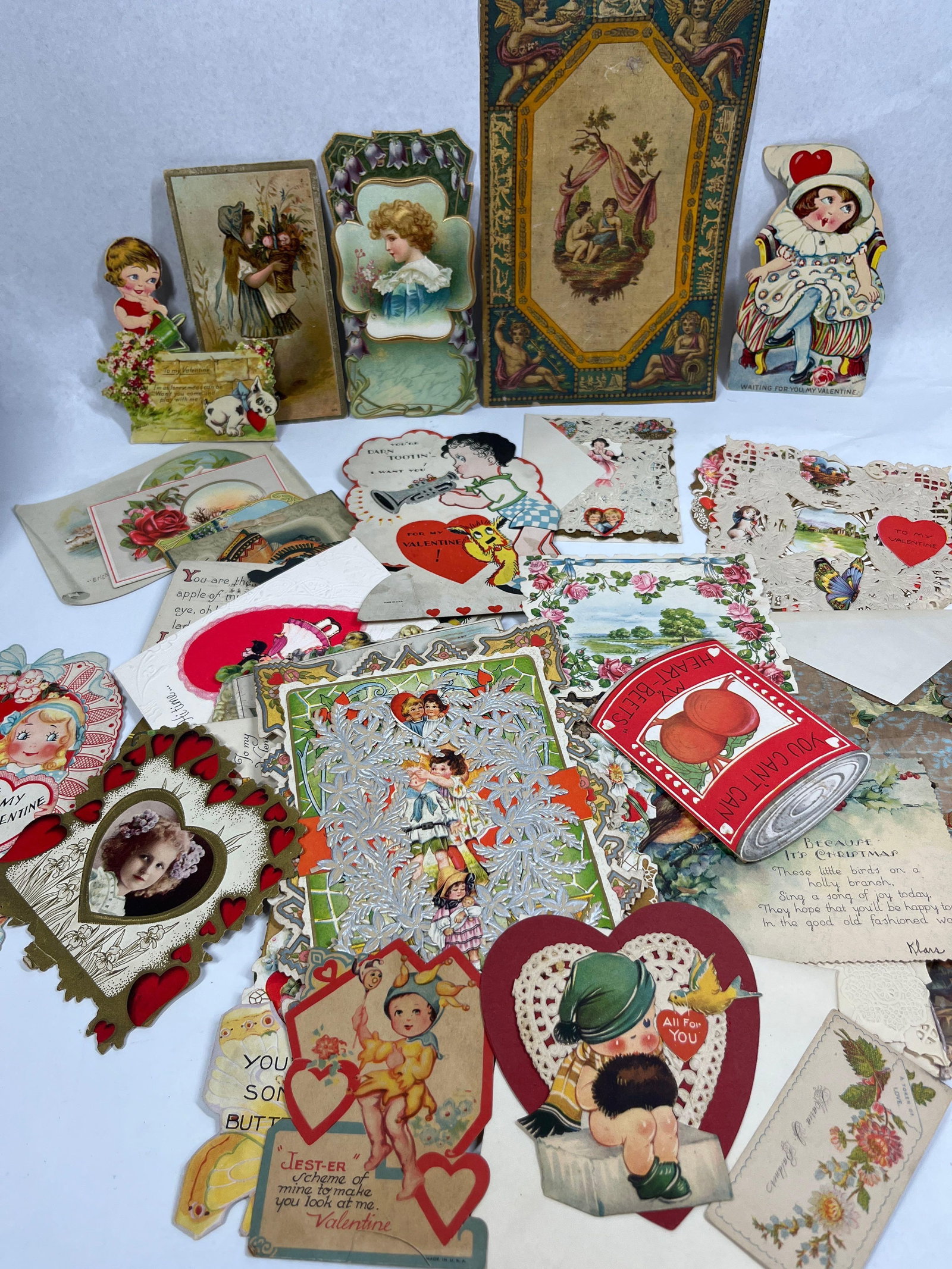 Victorian Holiday & Valentine Cards: This lot consists of an assortment of vintage paper ephemera and greeting cards dating from the late 19th century through the mid-20th century. The collection primarily features Valentine's Day themes