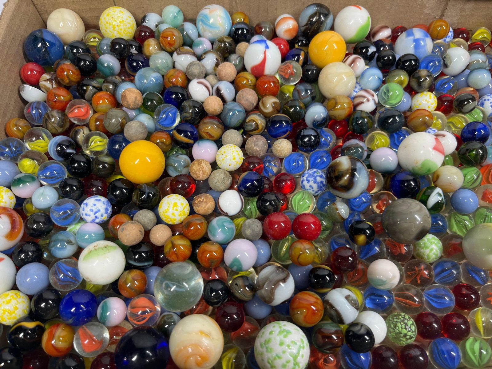 Collection Glass & Clay Marbles (1 of 4)
