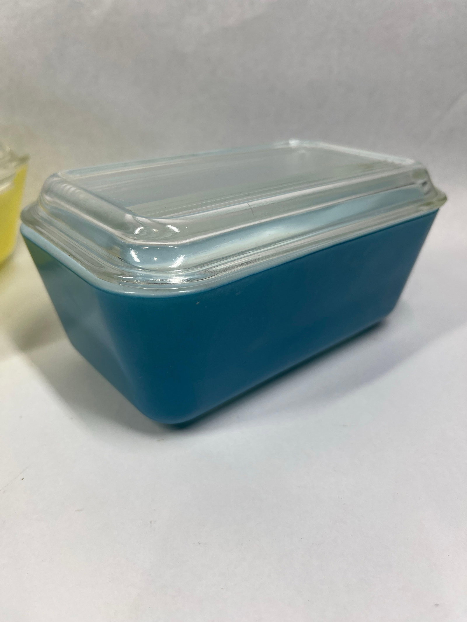 Set 4 Pyrex Primary Storage Dishes - 3