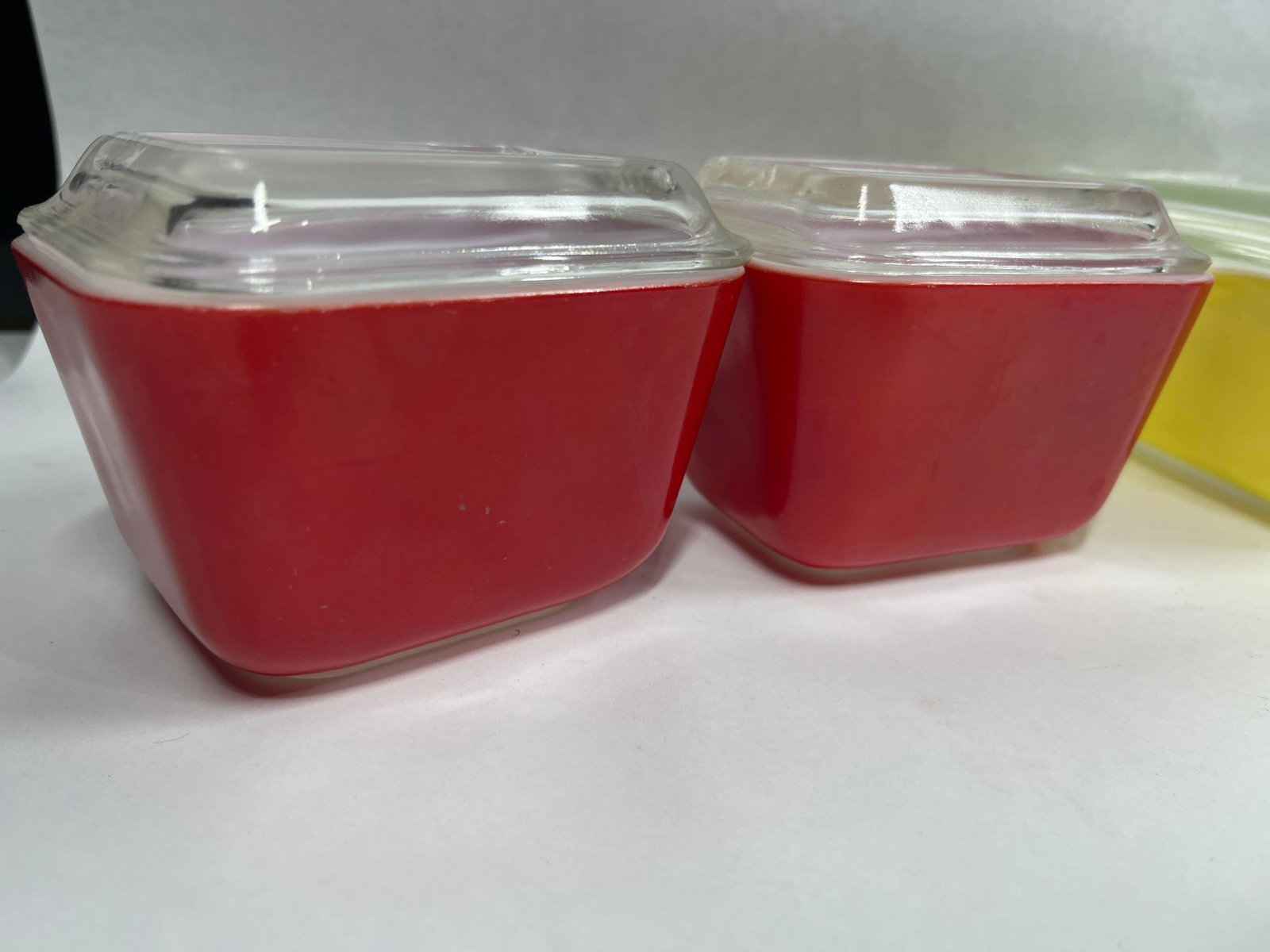 Set 4 Pyrex Primary Storage Dishes - 4