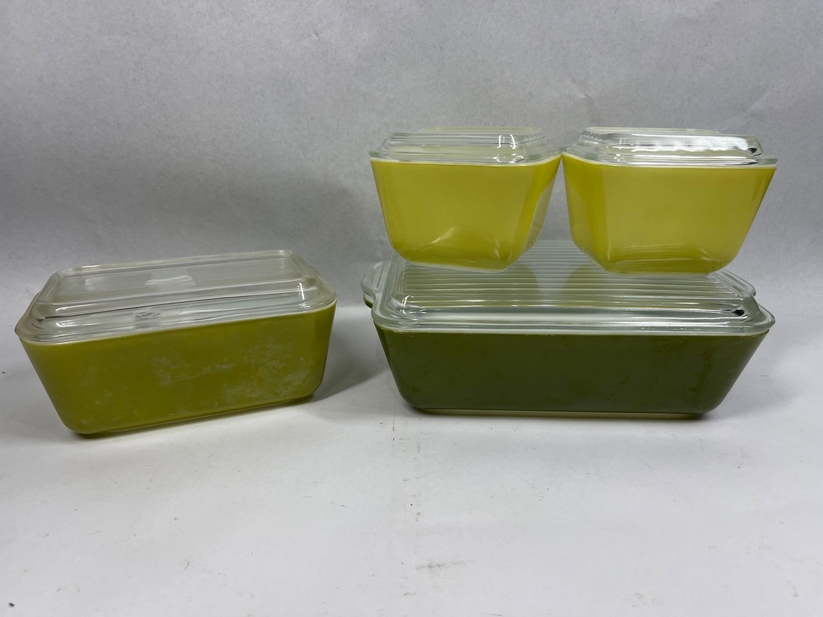 Pyrex Verde Refrigerator Dishes w/ Lids (1 of 5)