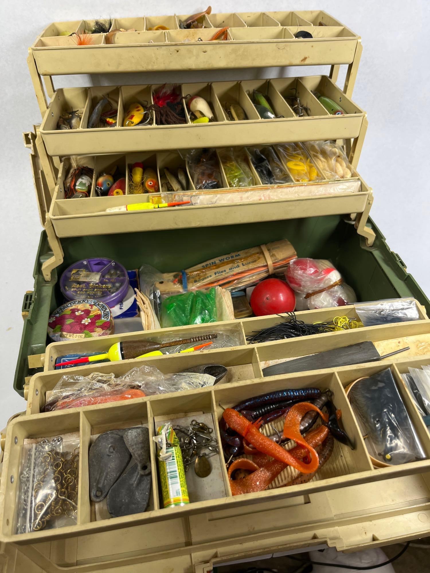 Plano 3600 Fishing Tackle Box w/ Items: This lot features a vintage Plano Model 3600 three-tray cantilever fishing tackle box containing a collection of freshwater fishing equipment. The tackle box is composed of a green plastic base and a 