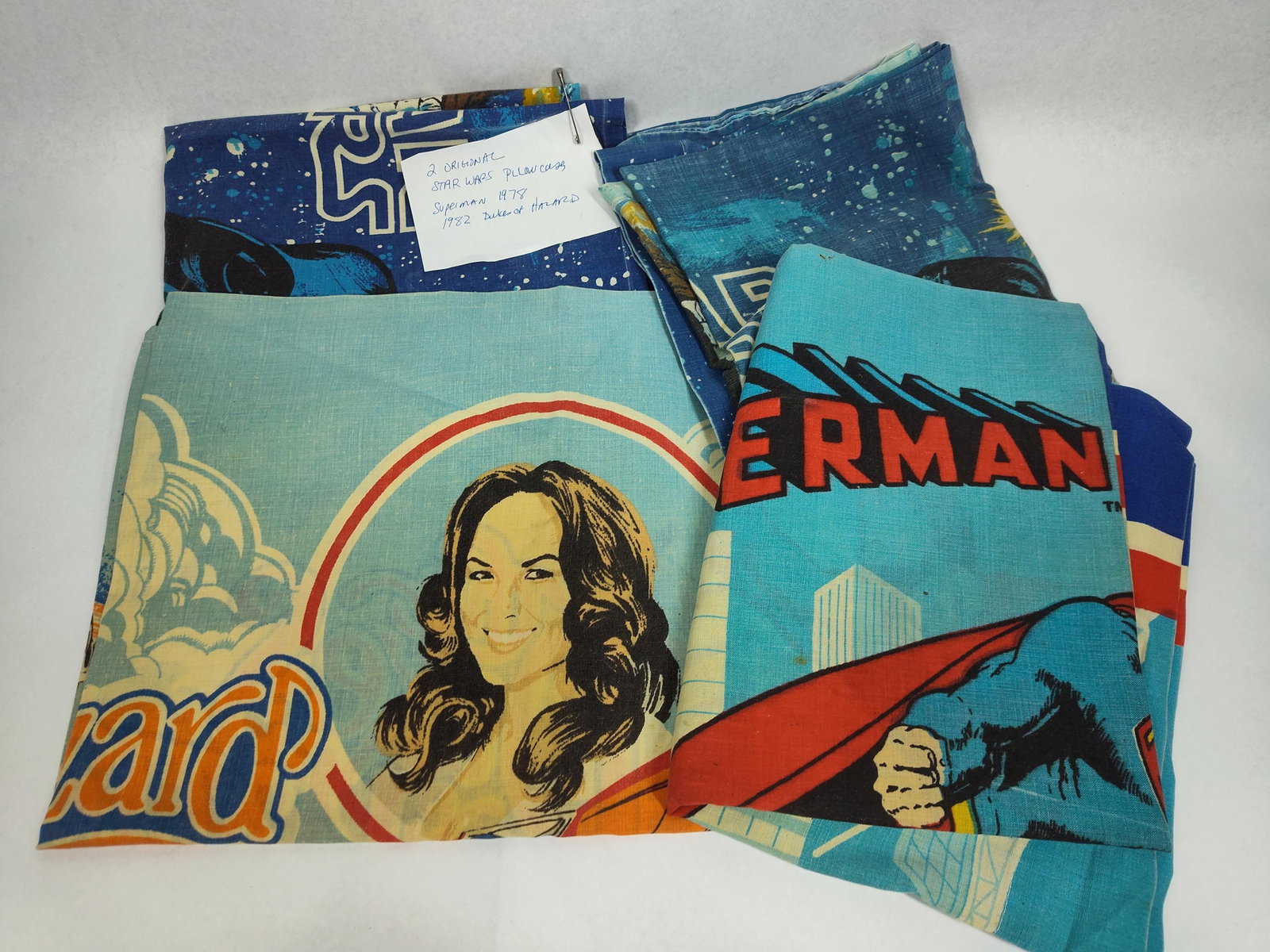 4 Star Wars & Superman Pillowcases: This lot features a collection of four vintage licensed character pillowcases produced in the late 1970s and early 1980s. Included are two pillowcases featuring 1977 Star Wars promotional artwork