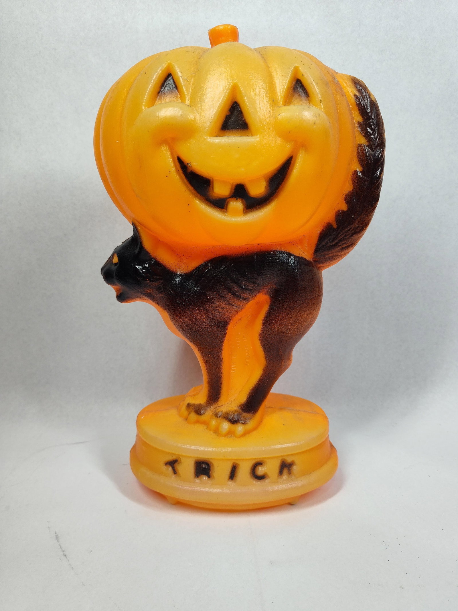 1969 Empire Pumpkin & Cat Blow Mold (1 of 3)