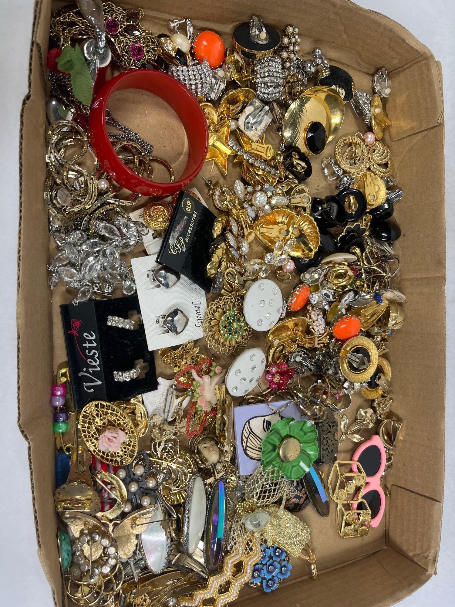 Costume Jewelry & Accessories: An extensive collection of vintage and contemporary costume jewelry and accessories. This mixed lot includes an array of brooches, pins, clip-on and pierced earrings, bracelets, pendants, and hair acc