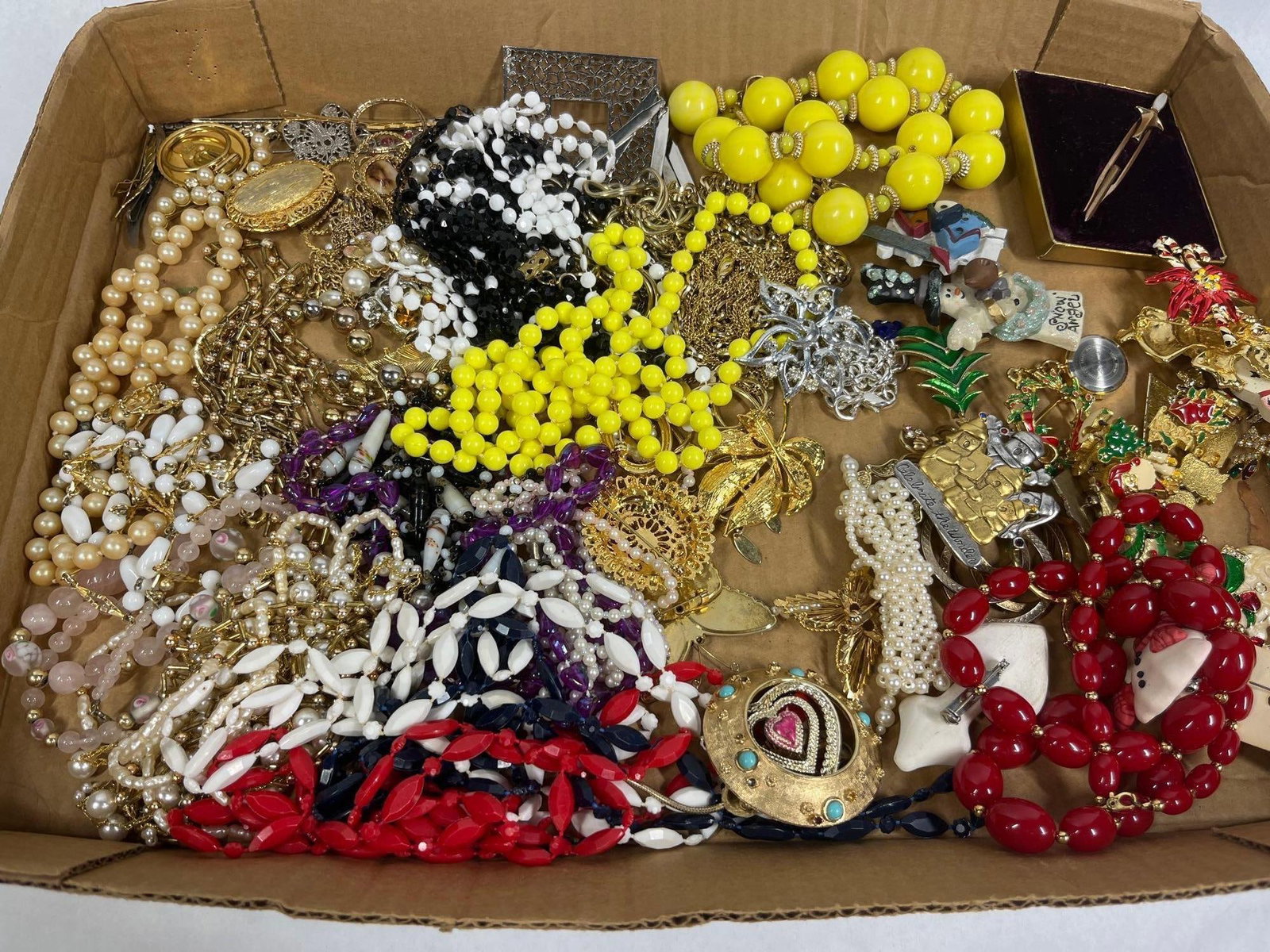 Costume Jewelry & Accessories (1 of 5)