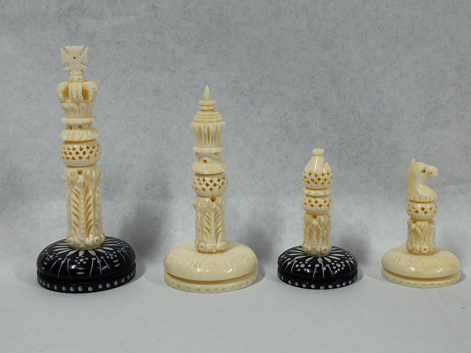 Anglo-Indian Lotus Pattern Chess Set - 2