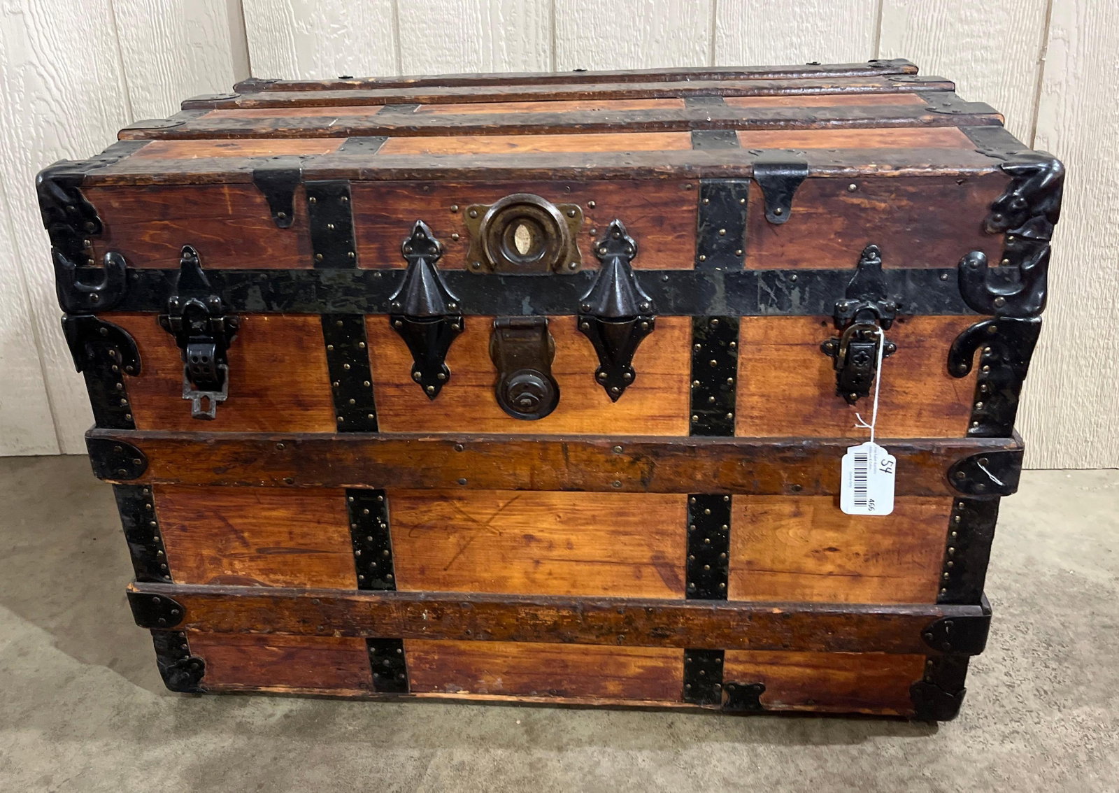 American Victorian Steamer Trunk: 32x20x22 An antique flat-top steamer trunk of American manufacture, dating to the late 19th century, circa 1880-1900. The rectangular chest is constructed of pine planks reinforced with horizontal