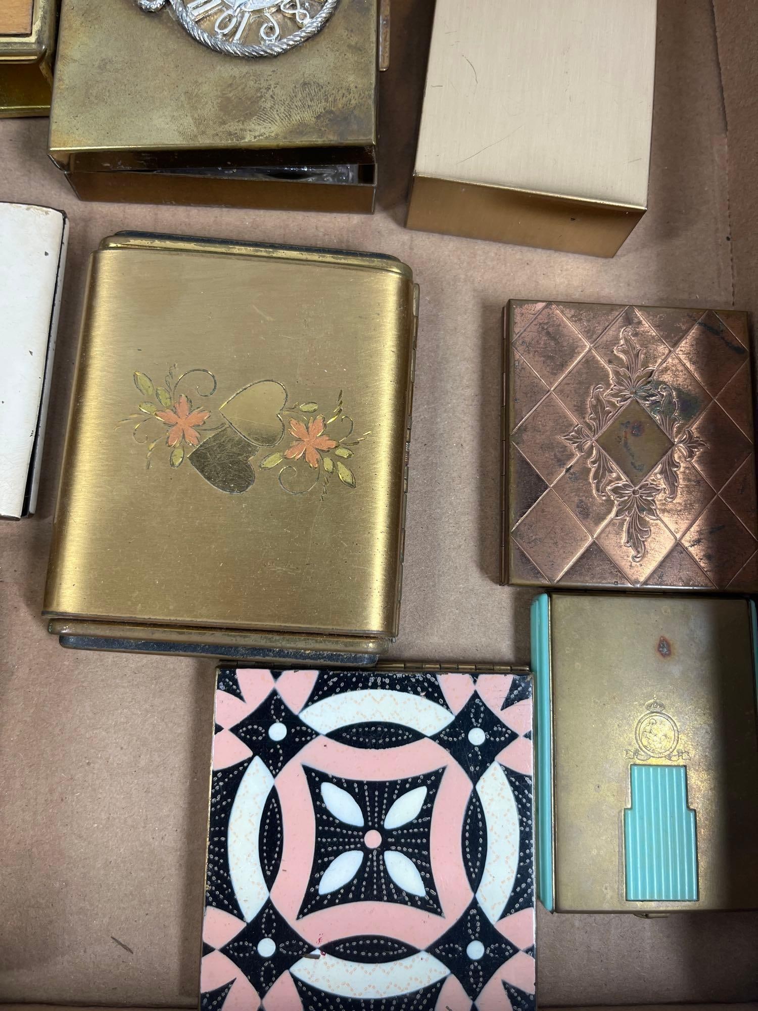Compacts & Vanity Accessories - 4
