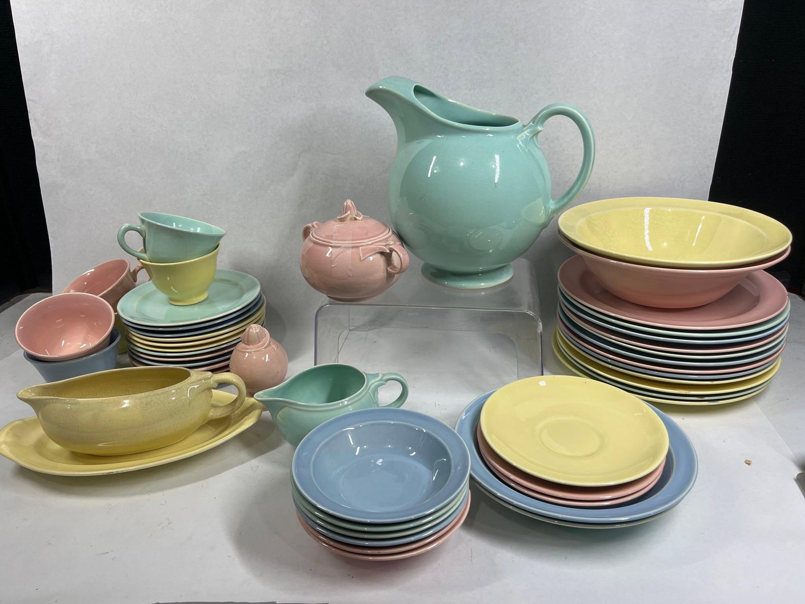 Style of Universal Ballerina Dinnerware (1 of 7)