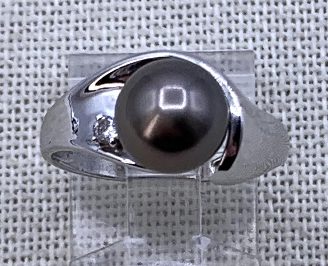 Luminous 10k White Gold Tahitian Pearl & Diamond Ring (1 of 9)