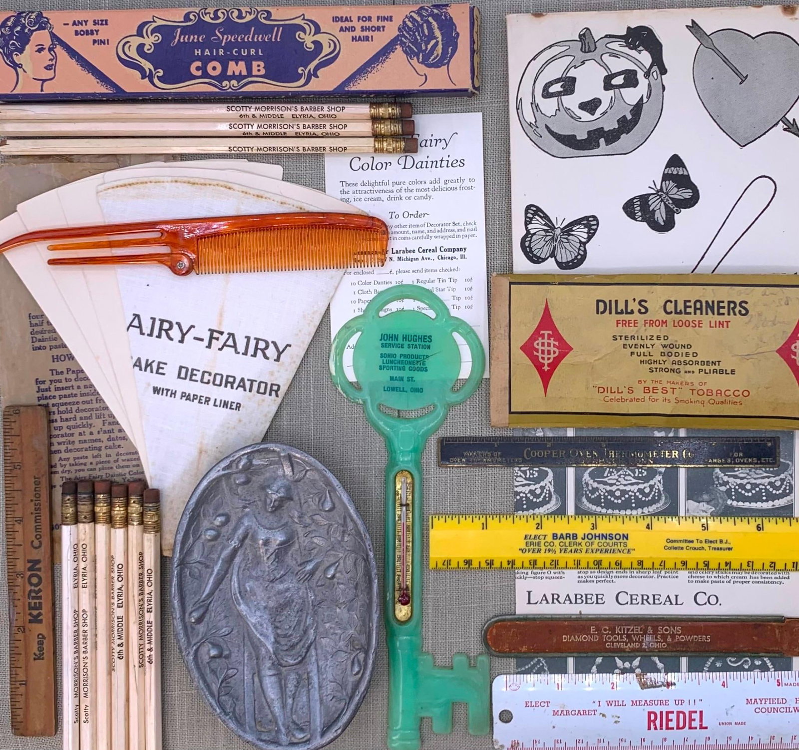 25 pc Vintage Advertising Collection in Miniature Mid Century LANE Cedar Chest with Key (1 of 17)