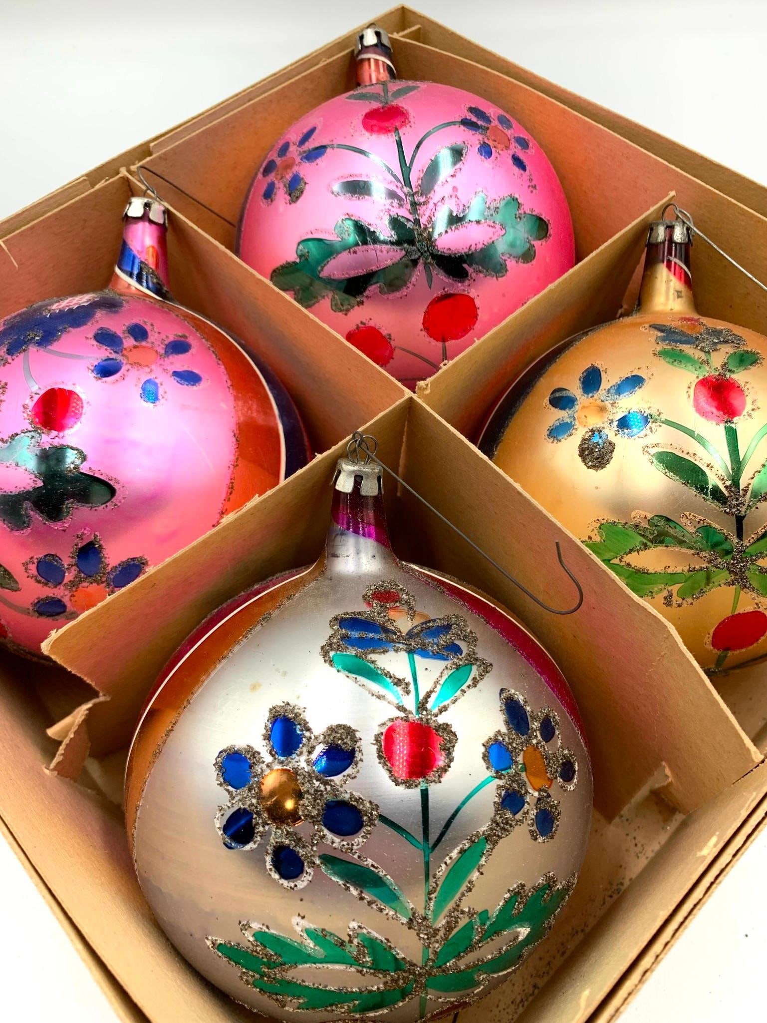 18 Vintage LARGE Poland, West Germany, USA Glitter, Indent, Glass Christmas Tree Ornaments (1 of 9)