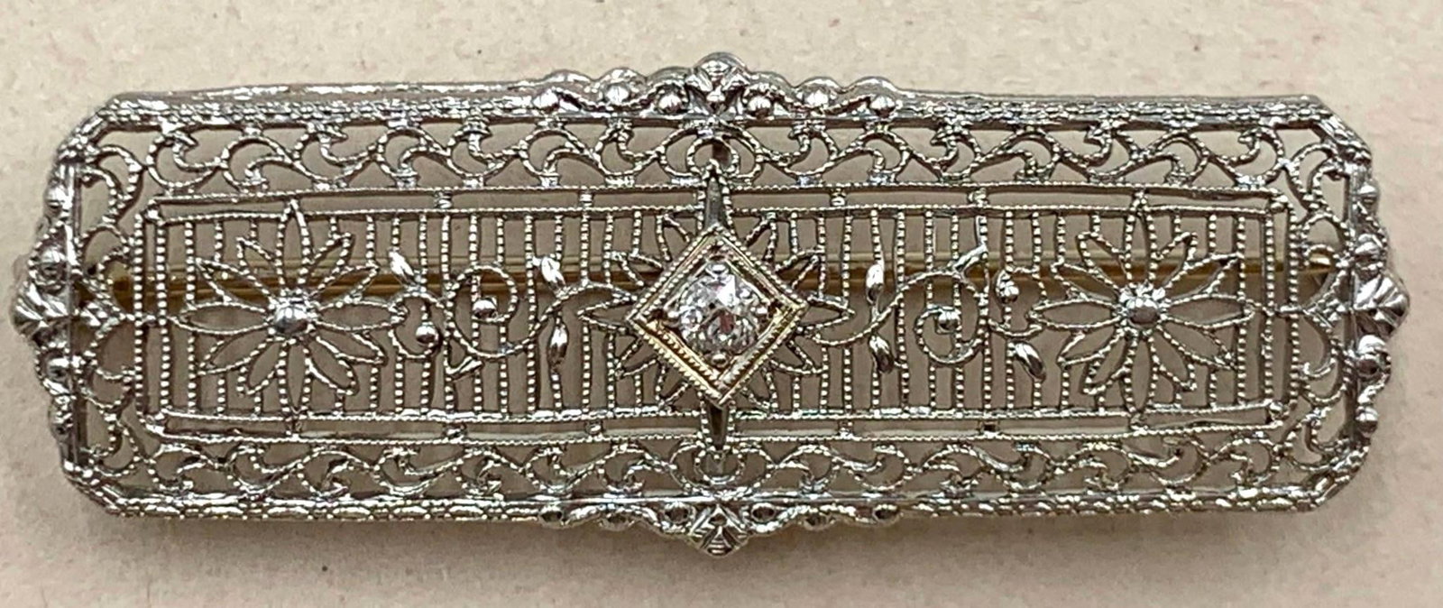 SUPERB 14k White Gold Art Deco Floral Filigree Diamond Gemstone Brooch (1 of 14)