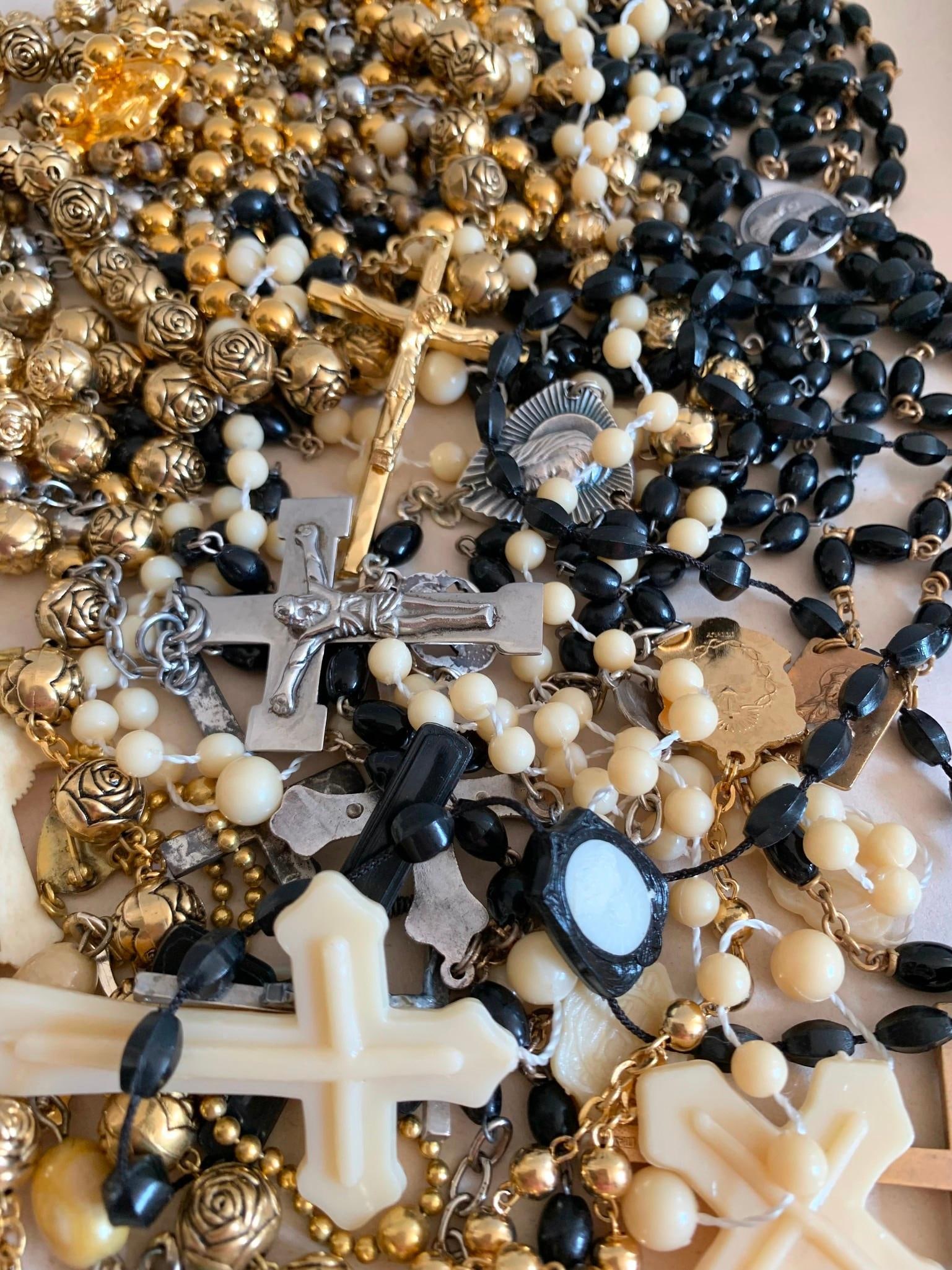 14 Vintage Spiritual Catholic Rosaries & Religious Charms (1 of 7)