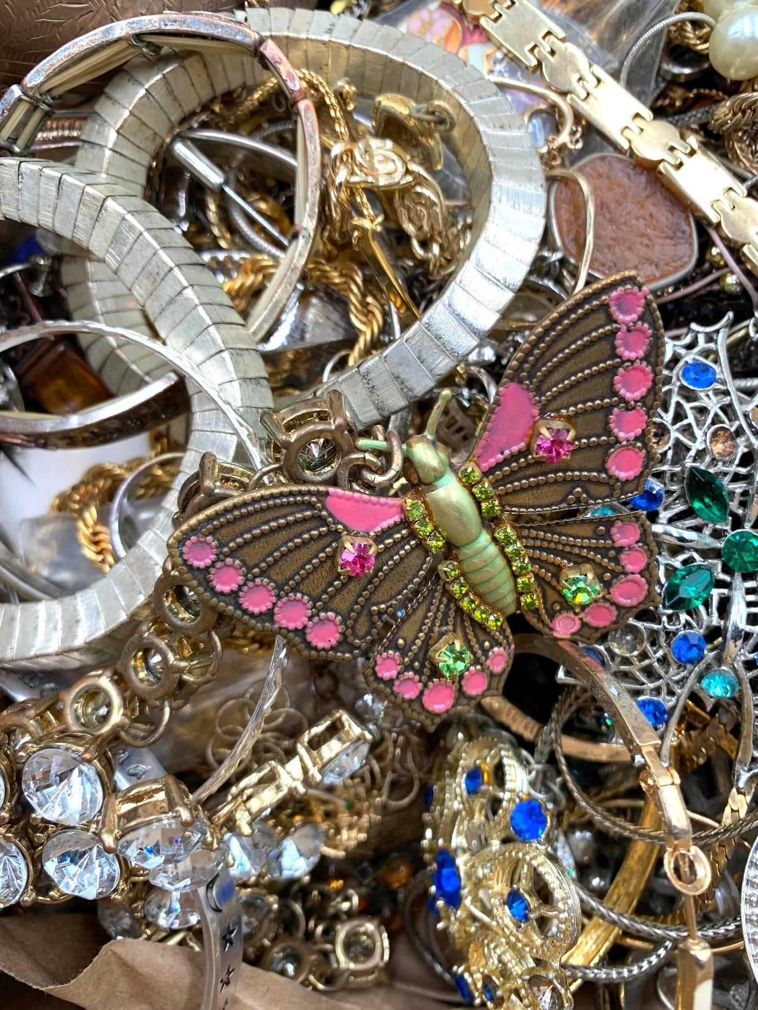 13 POUNDS of Vintage Jewelry and Wristwatches (1 of 9)