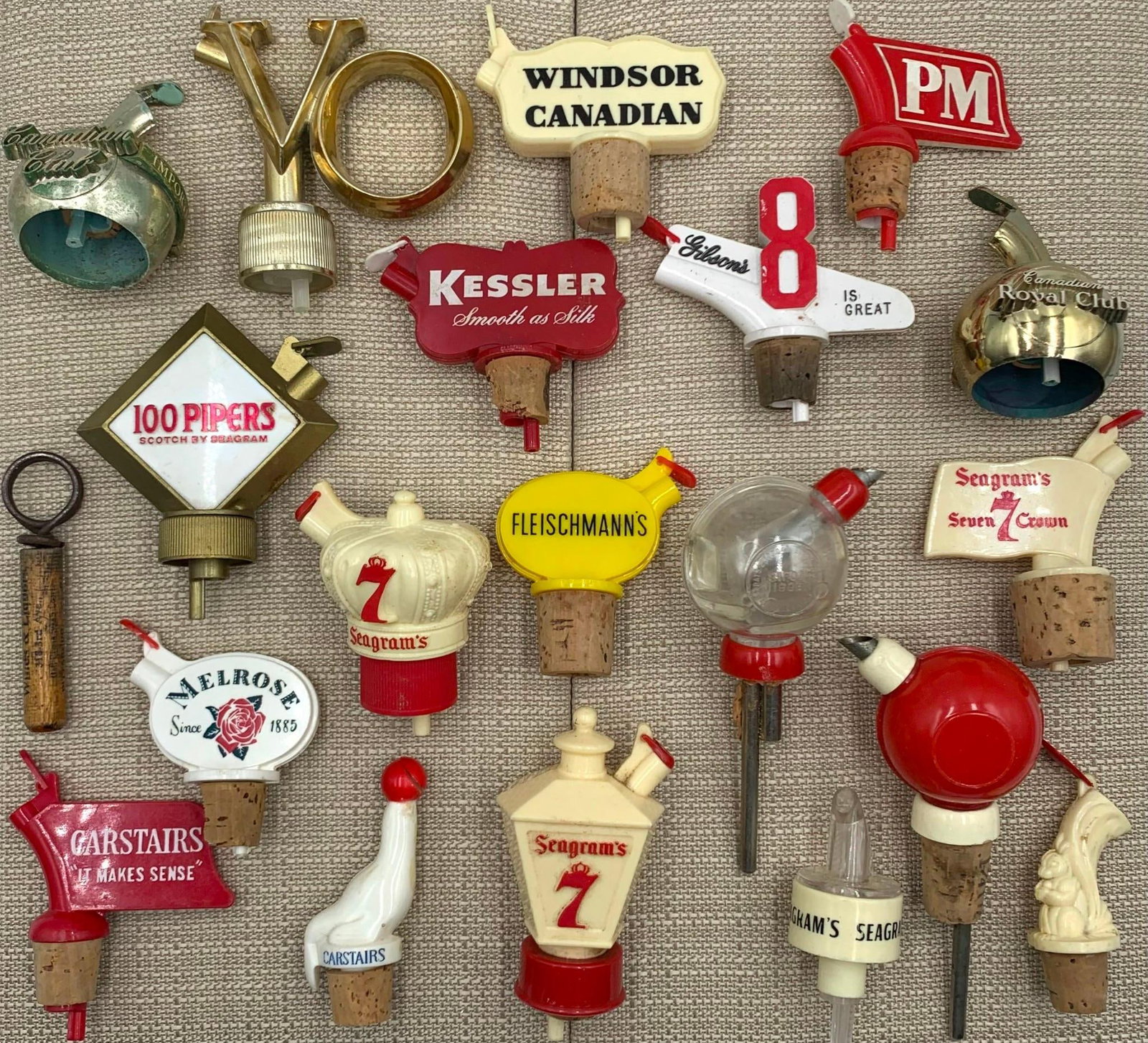 20 Mid Century Bar, Pub, Liquor Company Advertising Bartender Booze Dispenser Bottle Cap Tops (1 of 7)