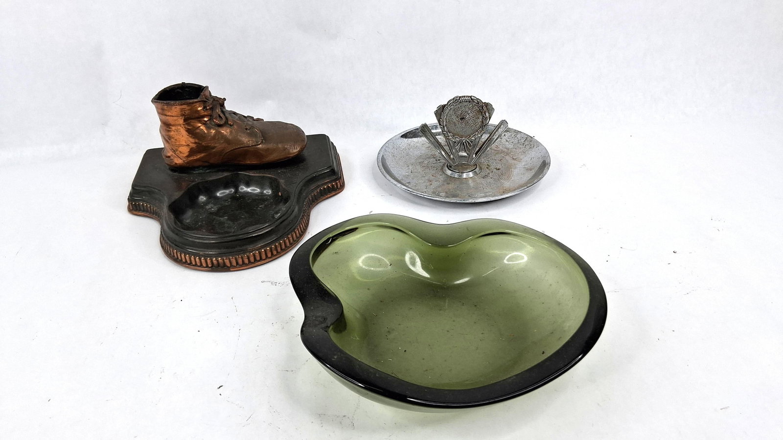 34 Vintage Barware Liquor Bottle Advertising Topper Caps & German Beer Souvenir Coasters (1 of 10)