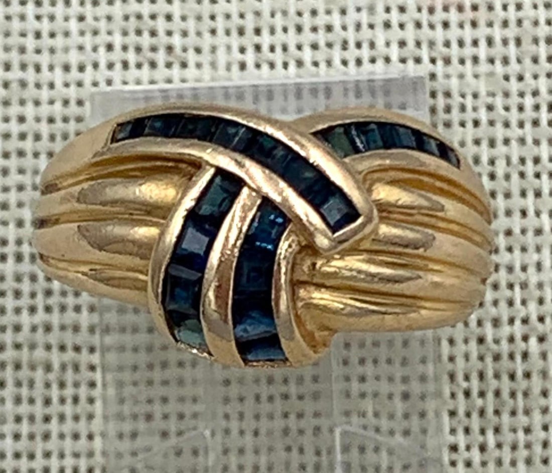 14k Yellow Gold Channel Set Sapphire Ribbed Wide Shoulder Ring: 14k hallmark, 6.75 ring size, 4.06 gram weight, beautifully crafted.