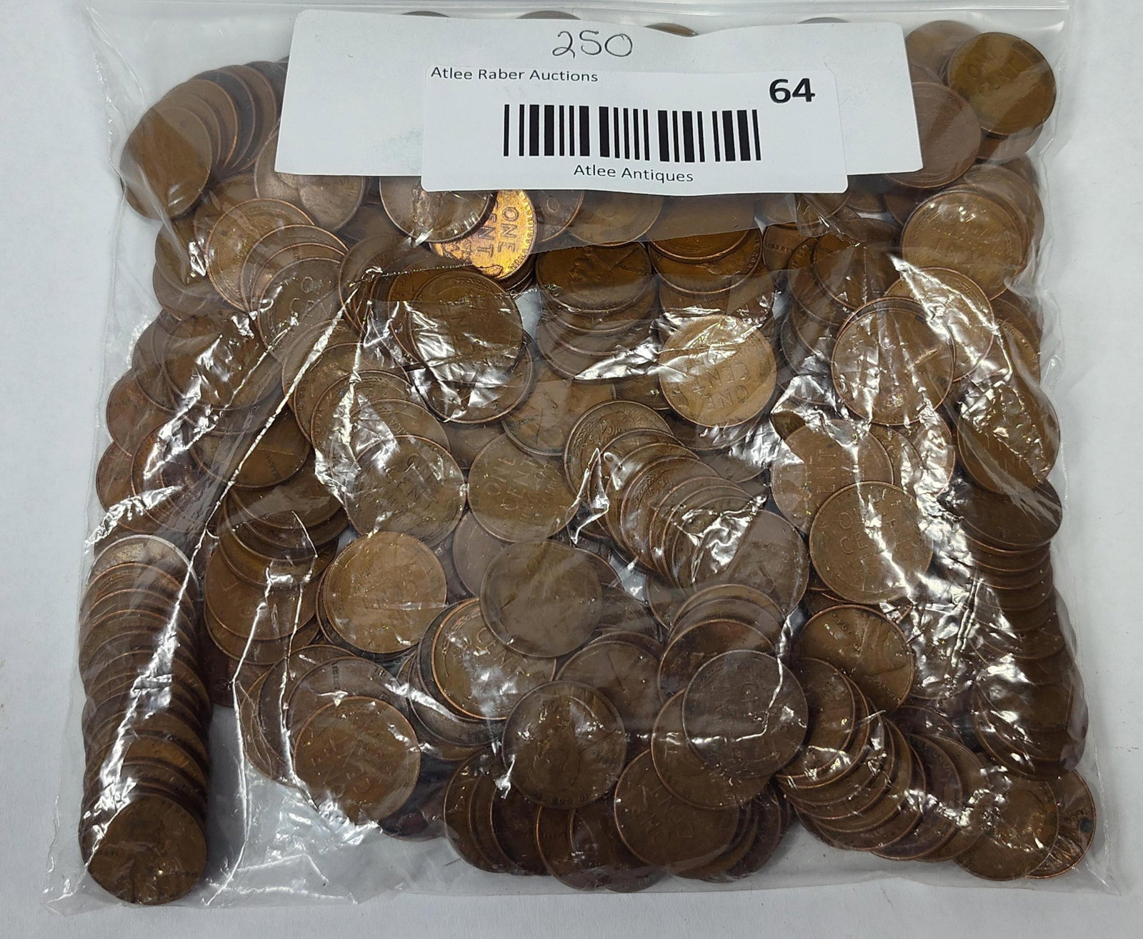 250 US Lincoln Wheat Cents: This lot consists of 250 US Lincoln Wheat Cents. The group is composed primarily of bronze one-cent pieces featuring the Victor David Brenner obverse design with the portrait of Abraham Lincoln and